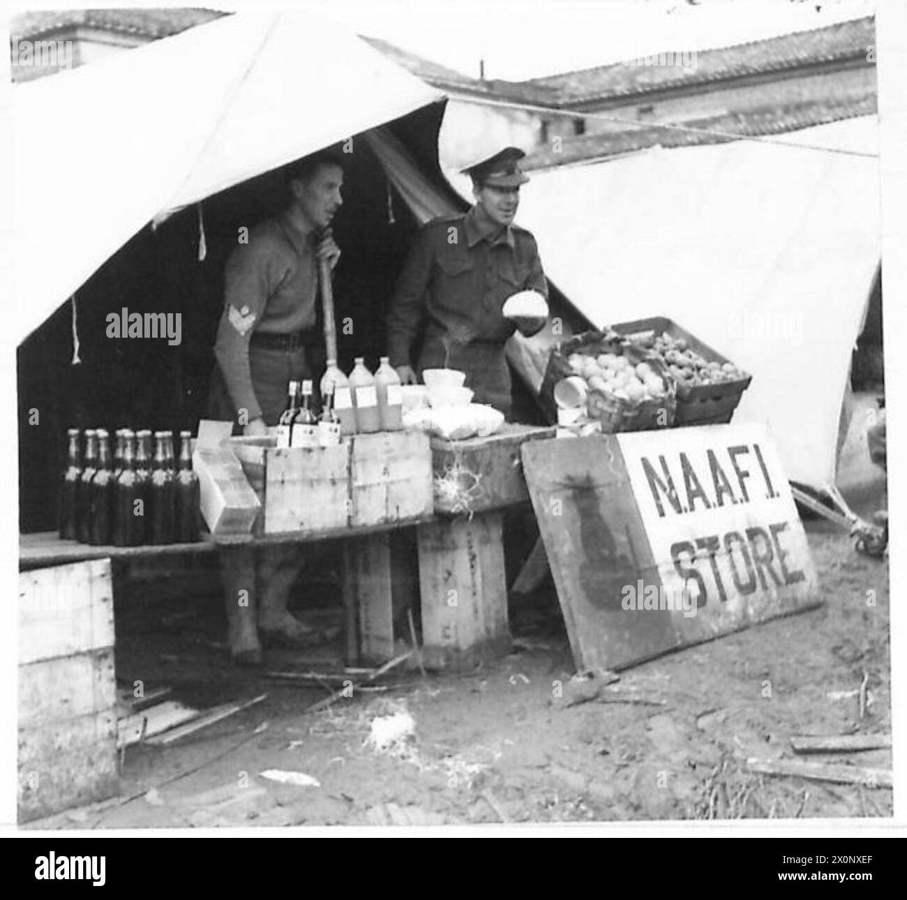 THE BRITISH ARMY IN NORTH AFRICA, SICILY, ITALY, THE BALKANS AND AUSTRIA 1942-1946 - The NAAFI 'shop window' a counter laid out with Christmas items. Photographic negative , British Army Stock Photo