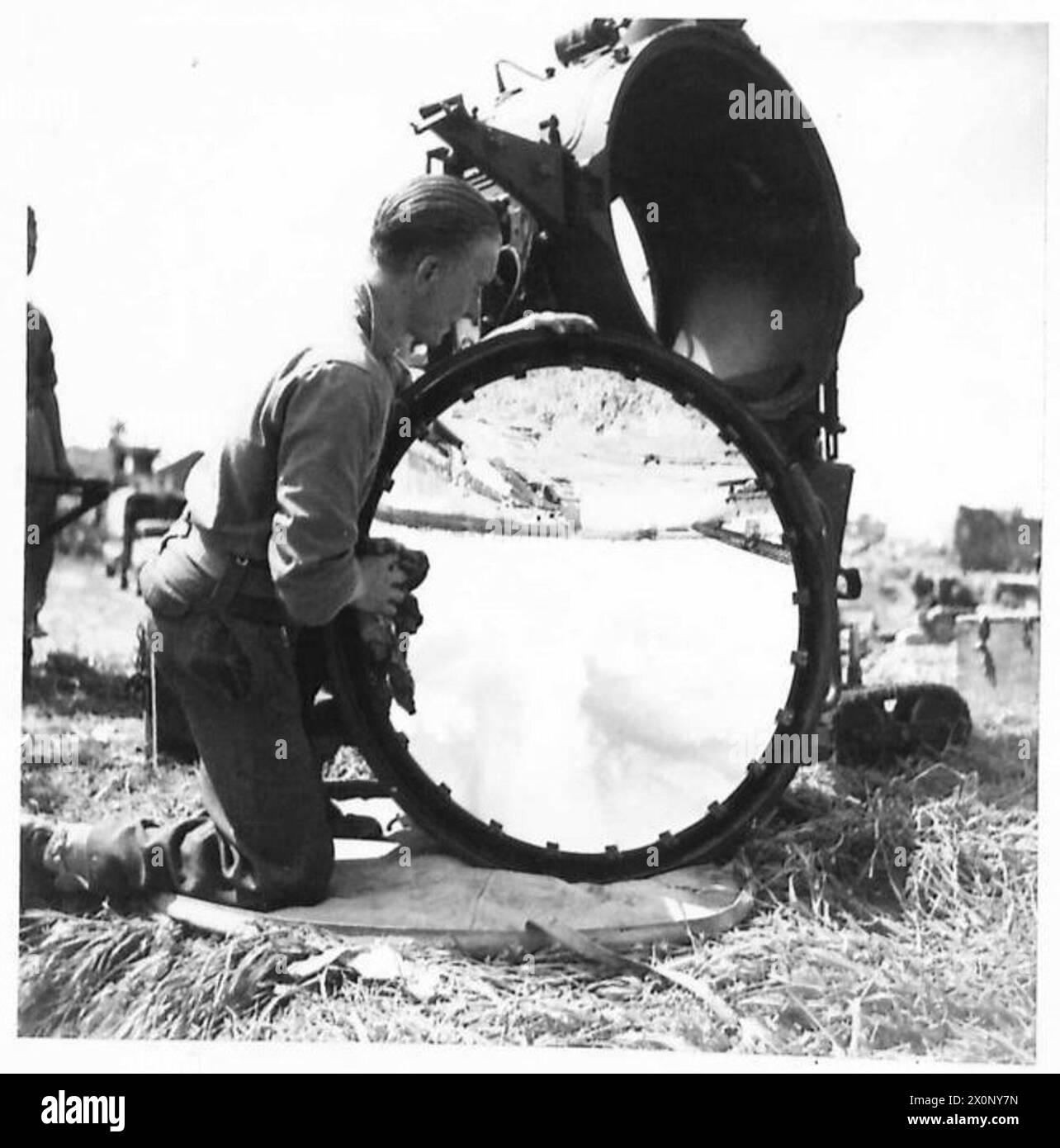 EIGHTH ARMY : PONTOON BAILEY OVER THE PO - The Bailey bridge over the river PO is reflected in the mirror of one of the searchlights which have been erected to make travel at night easier. Photographic negative , British Army Stock Photo