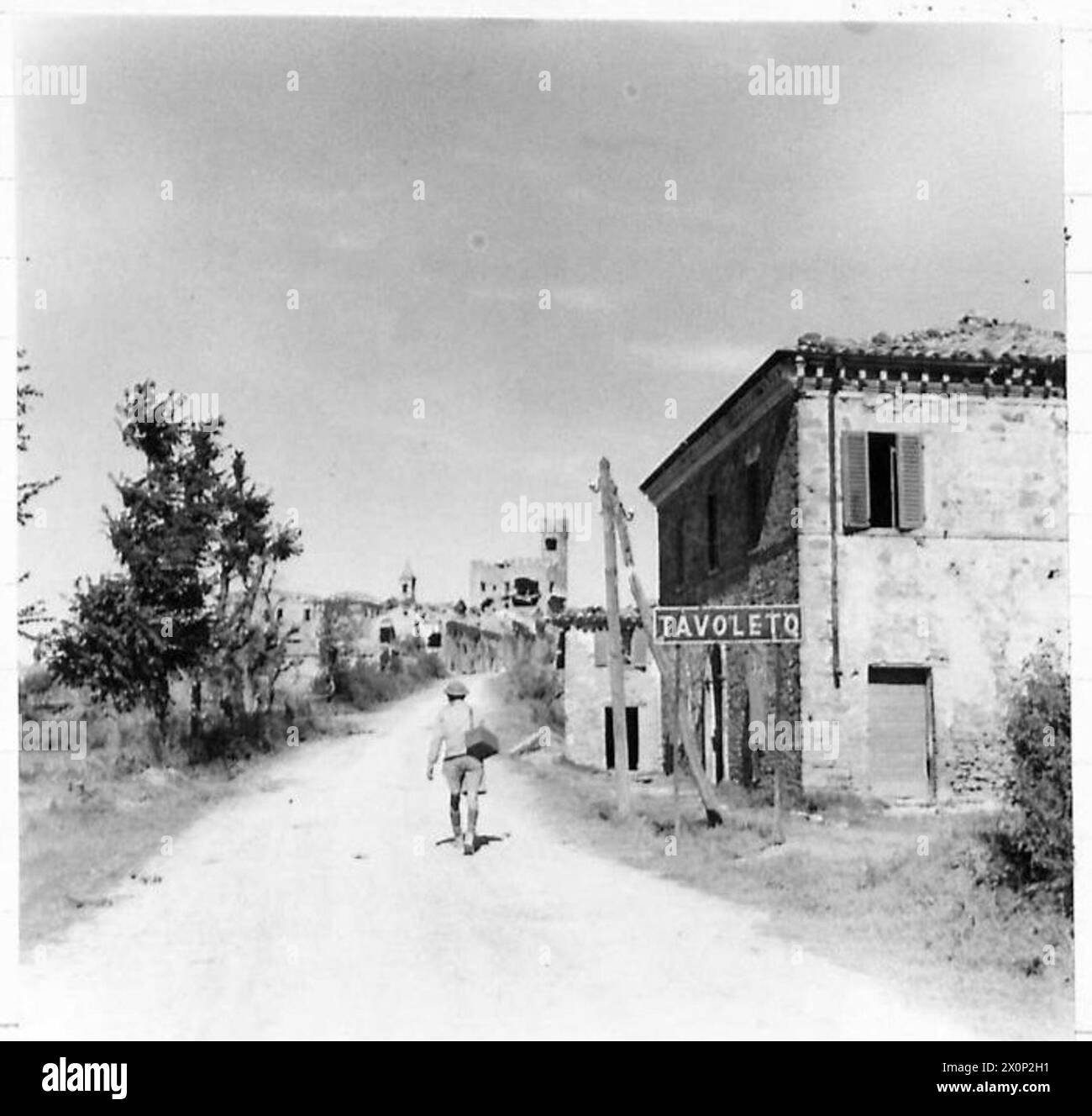 EIGHTH ARMY : CAPTURE OF TAVOLETO - The mountain village of Tavoleto. Photographic negative , British Army Stock Photo