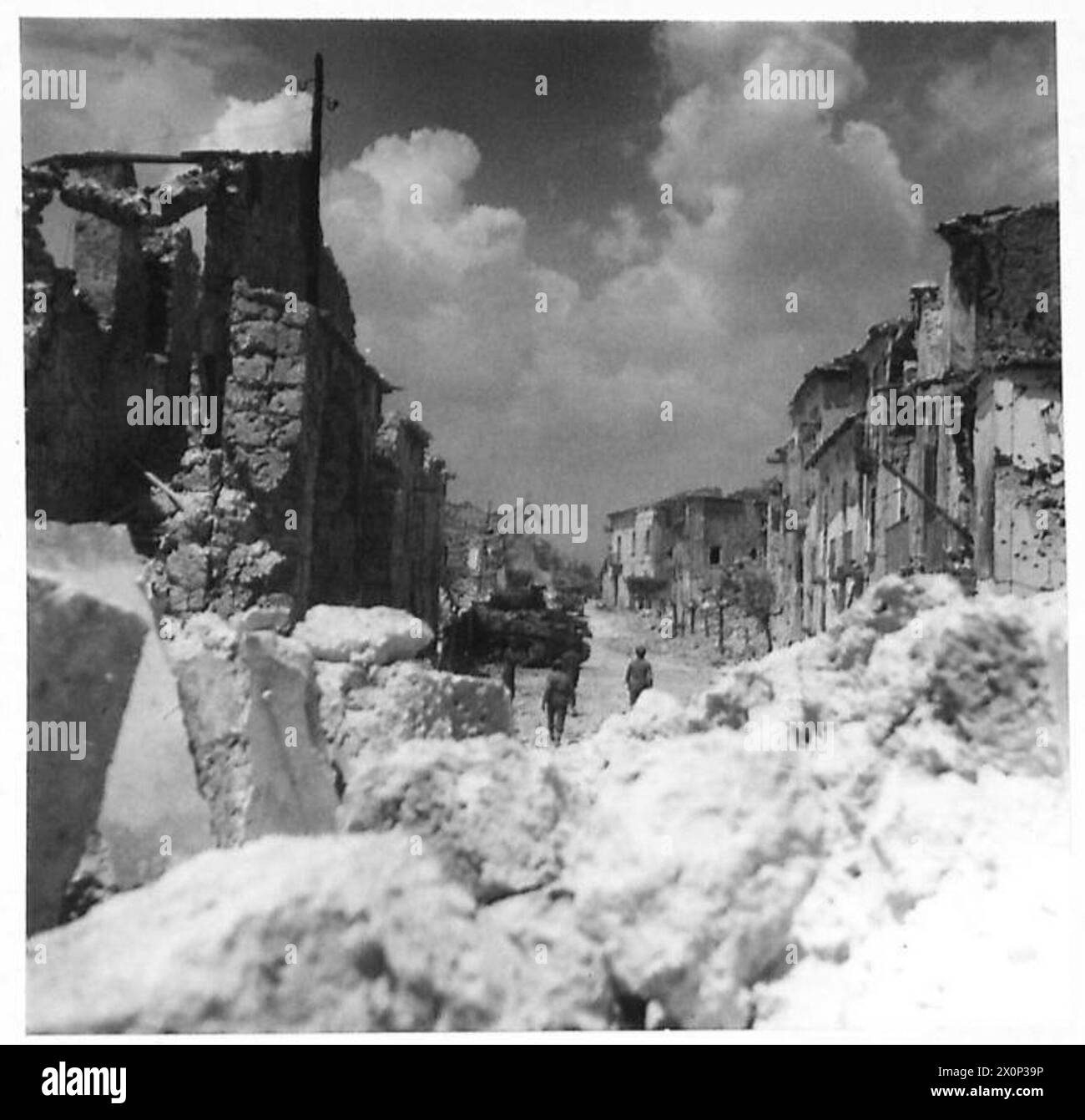 ITALY : THE ASSAULT ON THE GUSTAV LINE - The main street of Pignataro ...