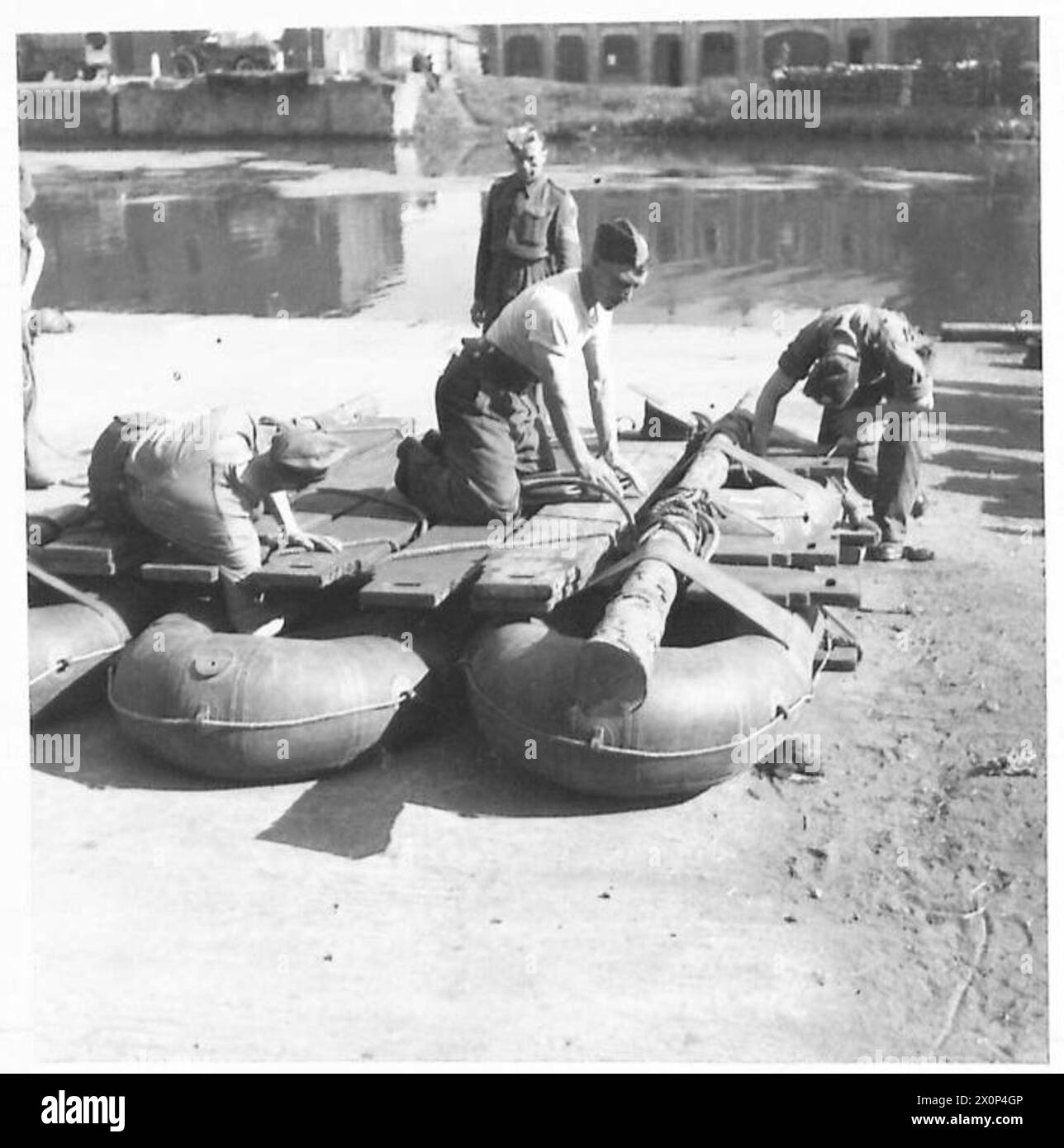 IMPROVISED RAFTS FOR GUNS Preparing a raft from rubber reconnaissance