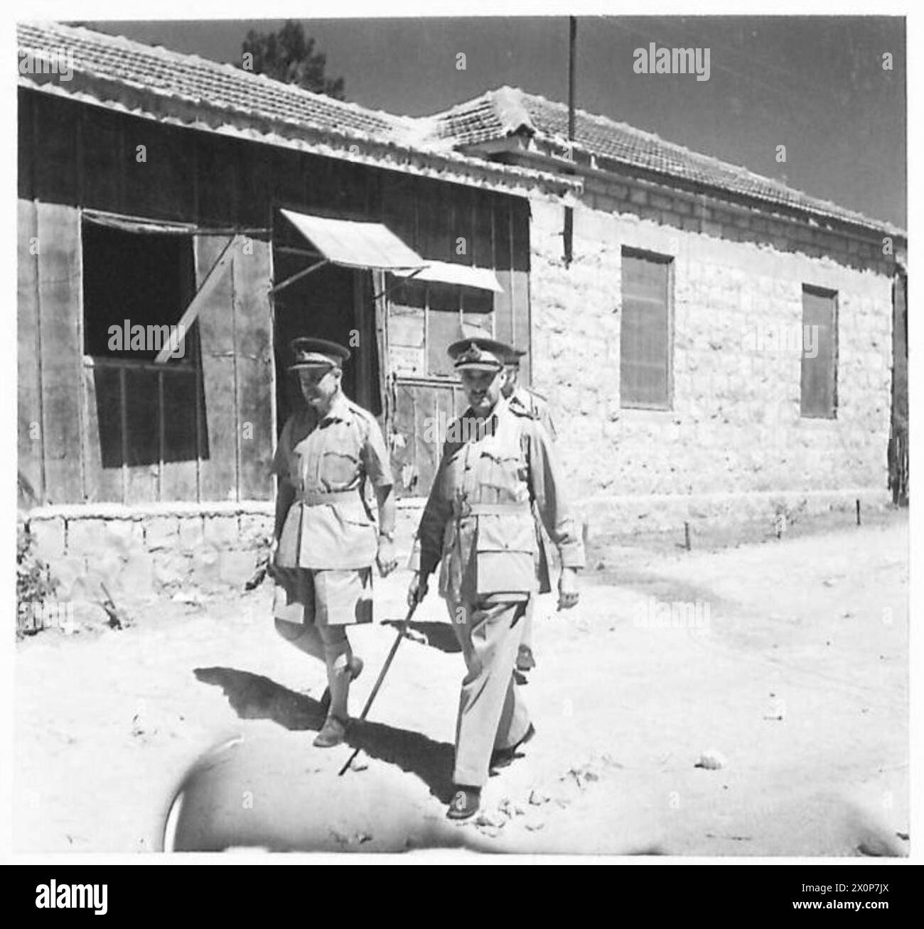 GENERAL WAVELL VISITS THE FRONT IN SYRIA AND WATCHES OPERATIONS DURING HIS STAY - The C-in-C, with Lieut General Laverack, Commander of the Australian Corps, seen at Kafar Giladi. Photographic negative , British Army Stock Photo