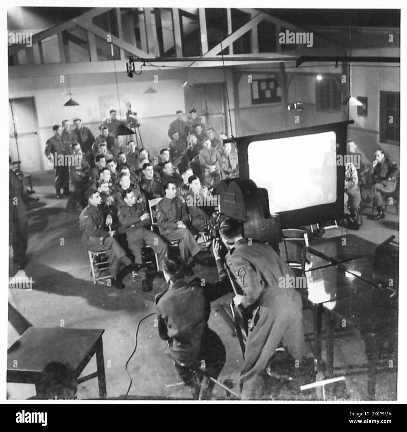 THE ARMY FILM UNIT AT PINEWOOD - A scene during the shooting of a NAAFI film show during the taking of the film 'People�s Army'. Photographic negative , British Army Stock Photo