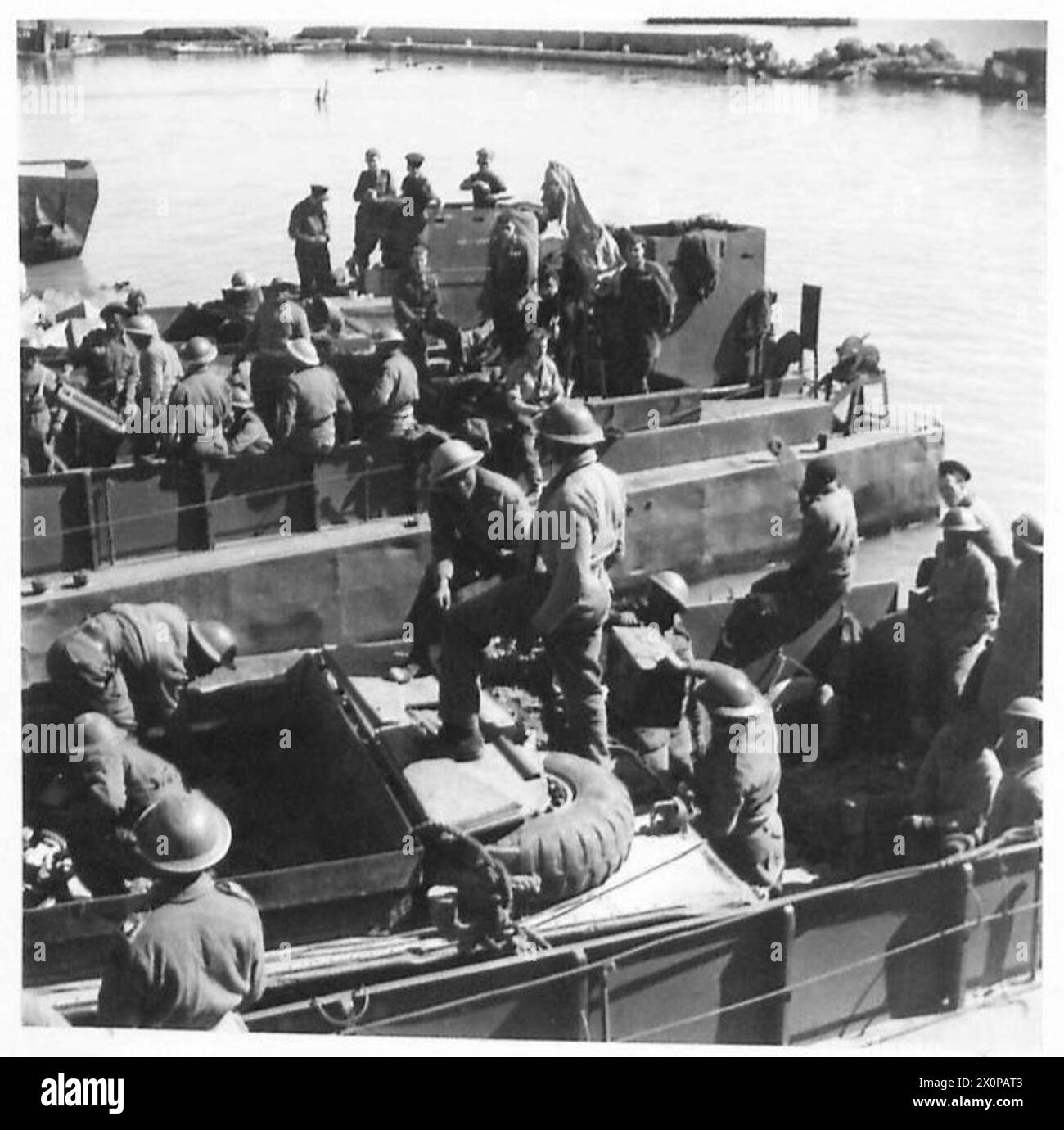 FIFTH ARMY : ANZIO BRIDGEHEAD.SOUTH AFRICAN COLOURED TROOPS AT ANZIO - Swazi troops loading a Duck which has been backed on to a landing craft, which in turn was loaded out at sea from a Liberty ship. Photographic negative , British Army Stock Photo