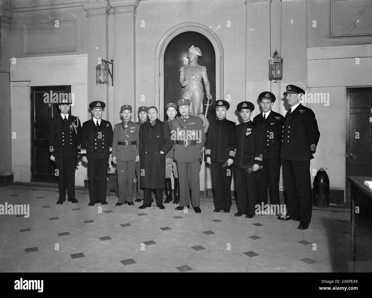 CHINESE MILITARY MISSION VISITS ADMIRALTY. 31 JANUARY 1944, ADMIRALTY, LONDON. THE CHINESE MILITARY MISSION CONSISTING OF SEVEN MEMBERS IS LED BY GENERAL YANG. - Left to right: Lieut Commander H R Hardy, RNVR (Flag Lieutenant to the Board of Admiralty); Rear Admiral C H J Harcourt, CBE; Major Gen Wang Pi'chan; Col Hoo Kwang Shee; H E Dr V K Wellington Koo (Chinese Ambassador); Co T'ang Pao-Huang (Military Attache); General Yang Chieh (Head of the Mission); Capt Chow Hsien Chang; Lieut Commander Tsin Tsang; Rear Admiral F H G Dalrymple-Hamilton, CB (Naval Secretary to the First Lord of the Admi Stock Photo