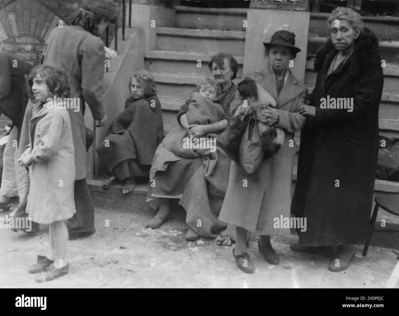 War impact on children hi-res stock photography and images - Alamy