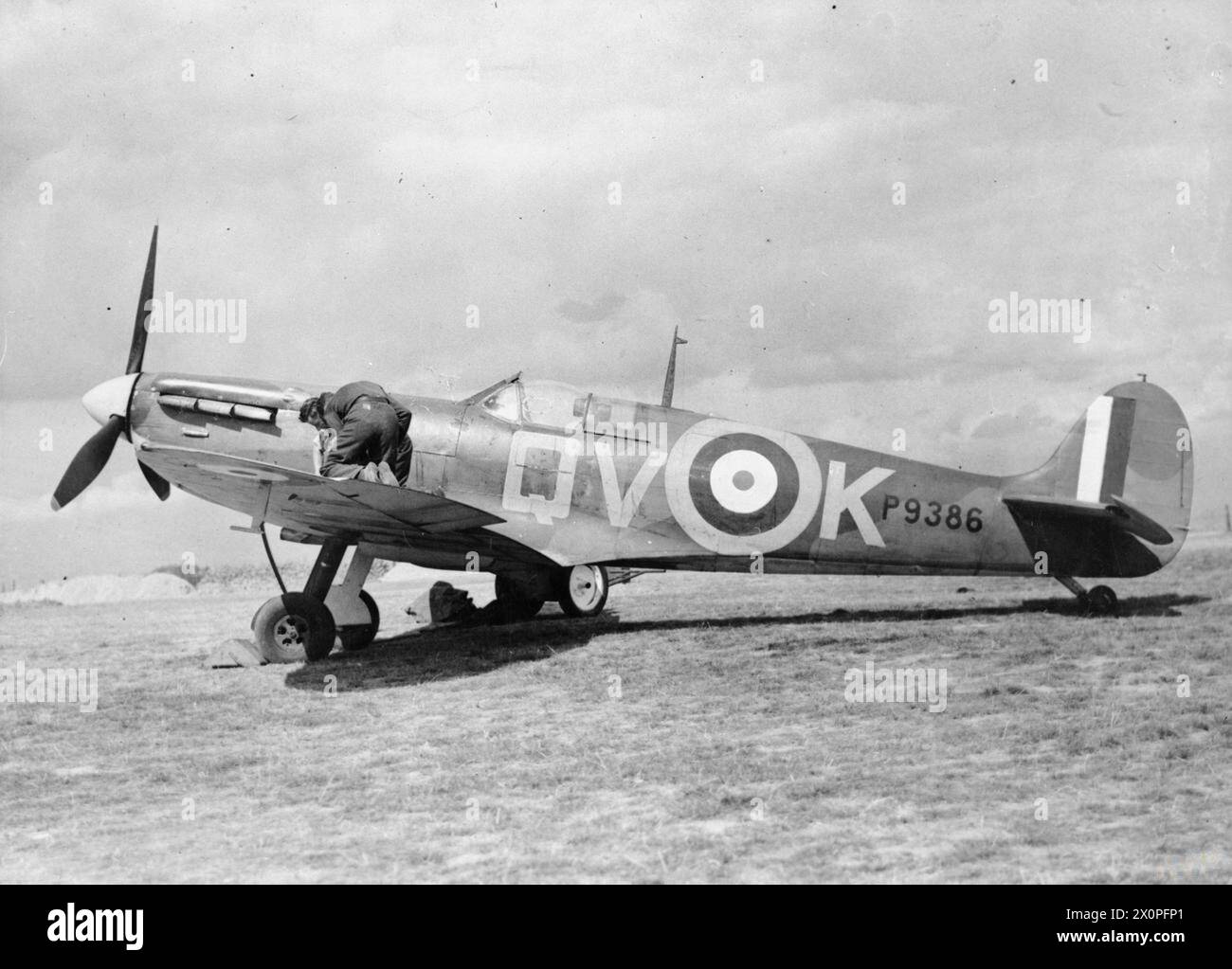 THE BATTLE OF BRITAIN 1940 - Supermarine Spitfire Mk Ia P9368 'QV-K' of ...