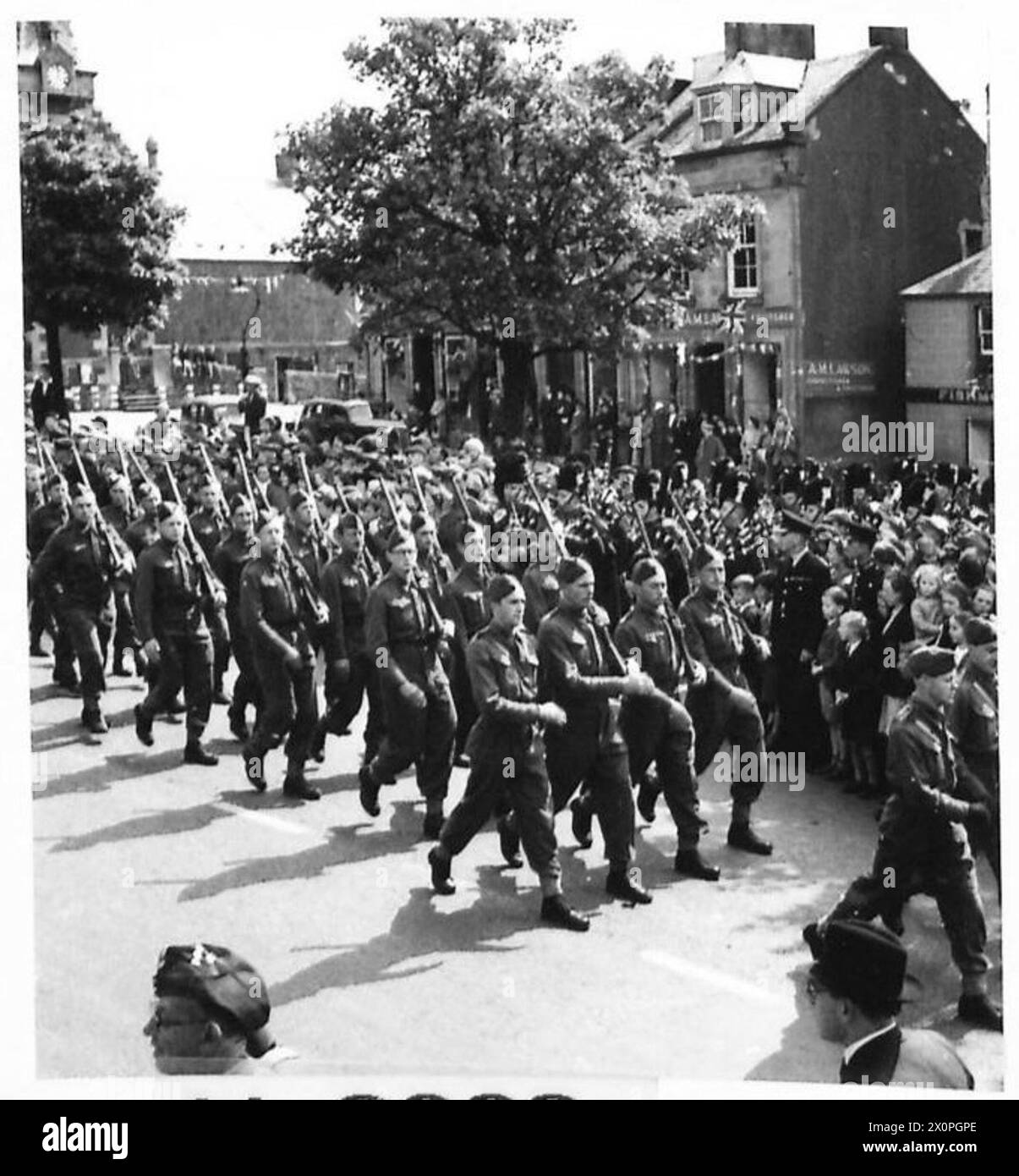 Troops of the 1st Rifle Brigade march through Biggar to celebrate ...