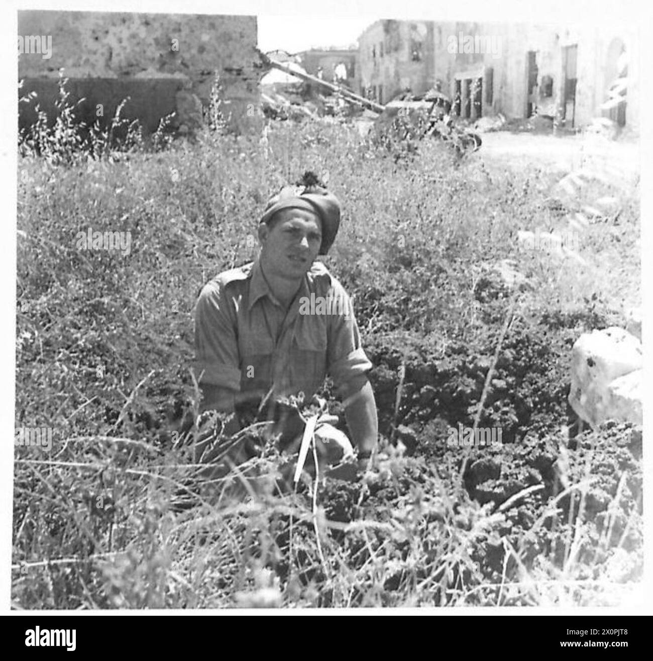 ITALY : ANZIO REVISITED - Rfn. Braidman, L.I.R., in the slit trench which was his home for many days. Photographic negative , British Army Stock Photo
