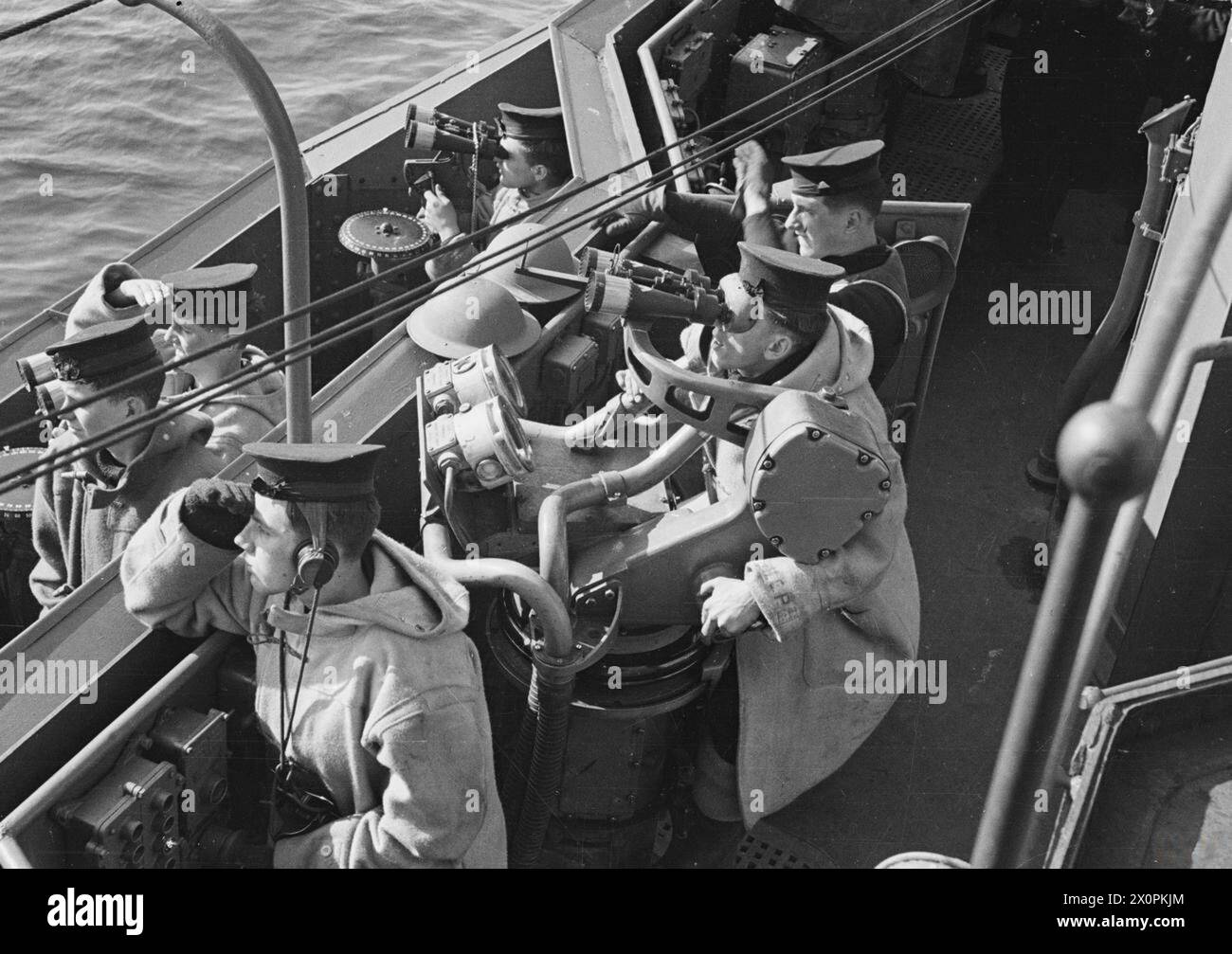 ON BOARD THE BATTLESHIP HMS PRINCE OF WALES. 1941. - The Captain on the ADP of HMS PRINCE OF WALES Stock Photo