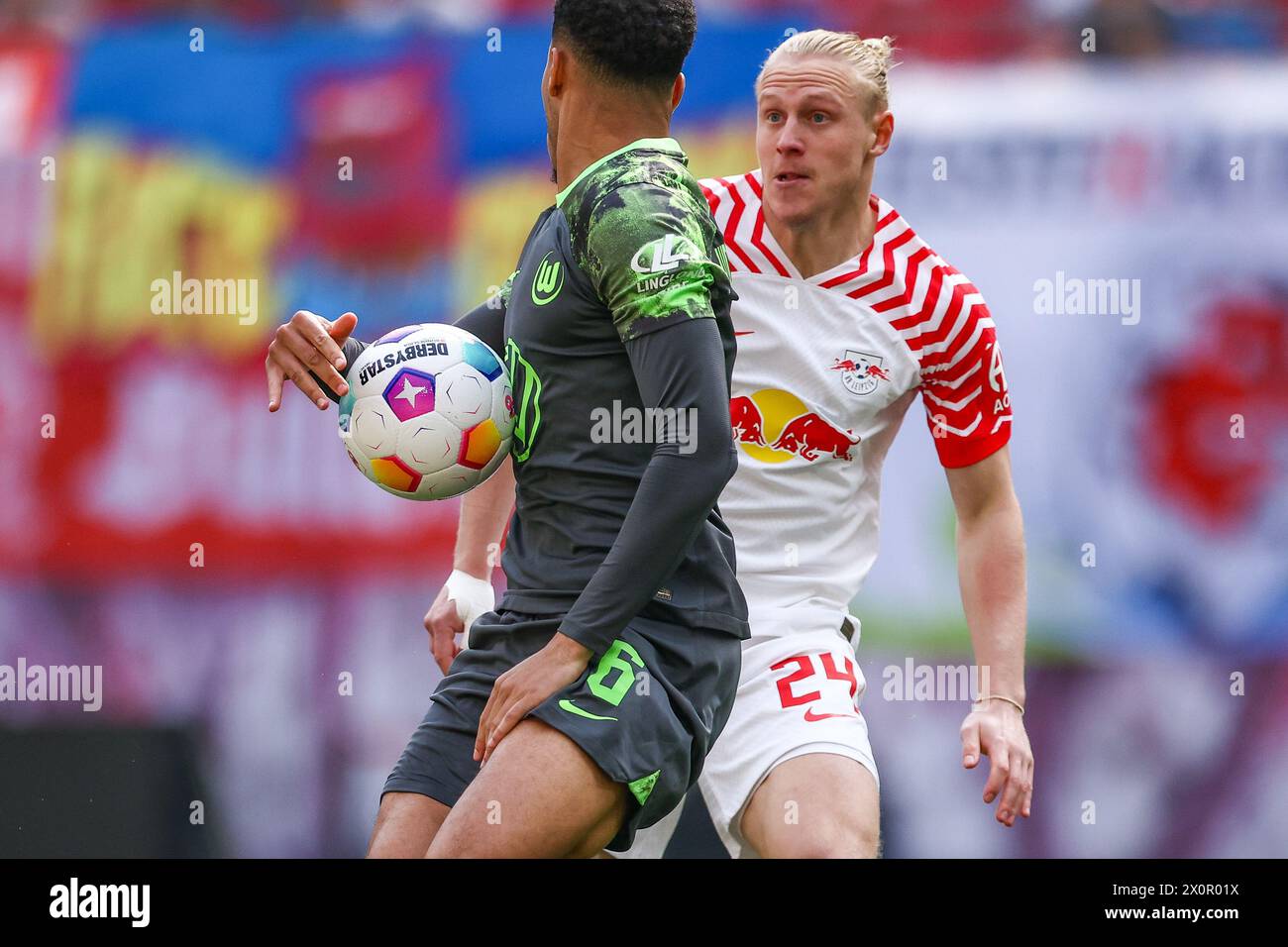 Leipzig, Germany. 13th Apr, 2024. Soccer: Bundesliga, RB Leipzig - VfL Wolfsburg, matchday 29 at the Red Bull Arena. Leipzig's player Xaver Schlager (r) and Wolfsburg's Aster Vranckx in a duel. Credit: Jan Woitas/dpa - IMPORTANT NOTE: In accordance with the regulations of the DFL German Football League and the DFB German Football Association, it is prohibited to utilize or have utilized photographs taken in the stadium and/or of the match in the form of sequential images and/or video-like photo series./dpa/Alamy Live News Stock Photo