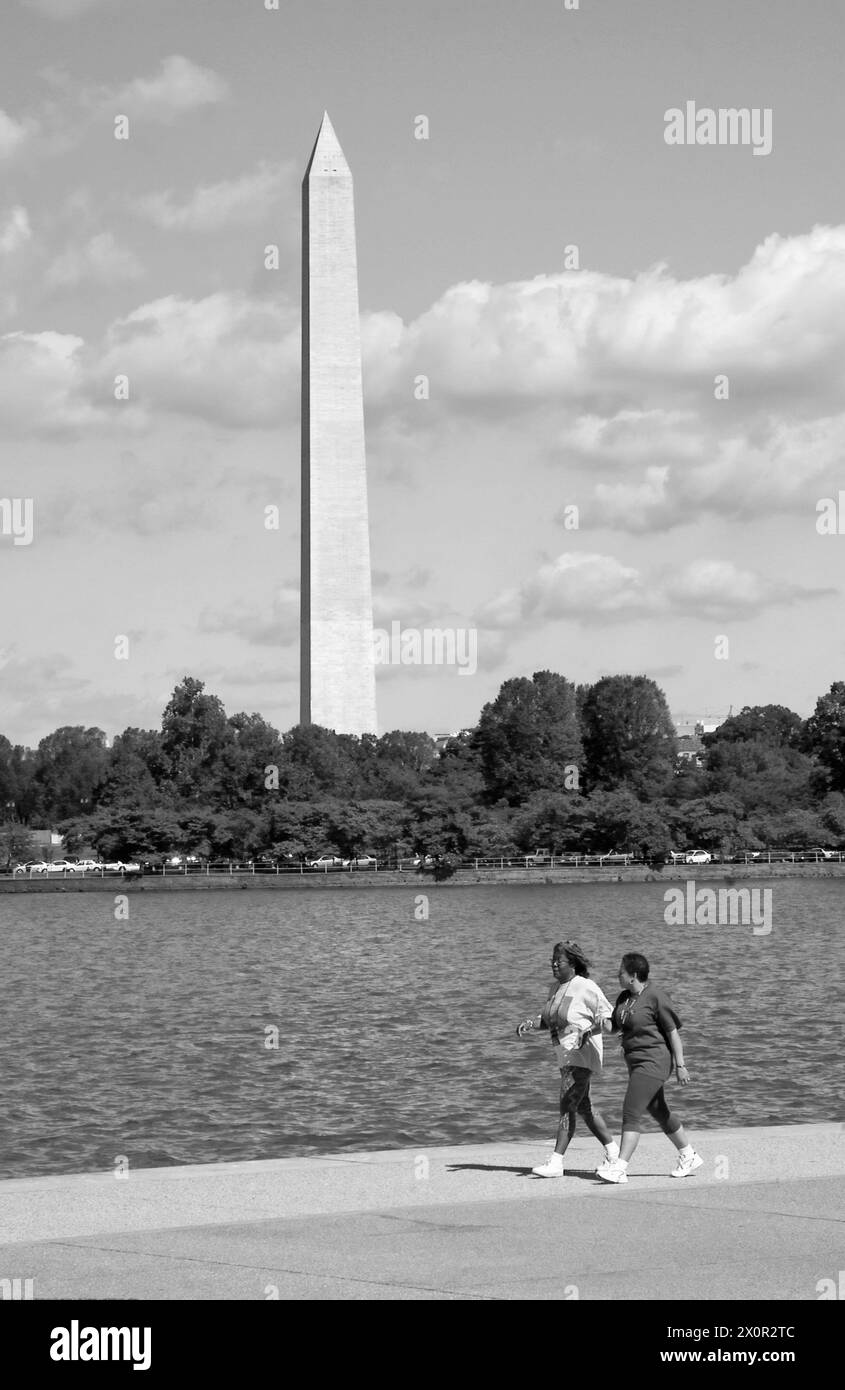 Women walking in front of Washington Monument USA Stock Photo