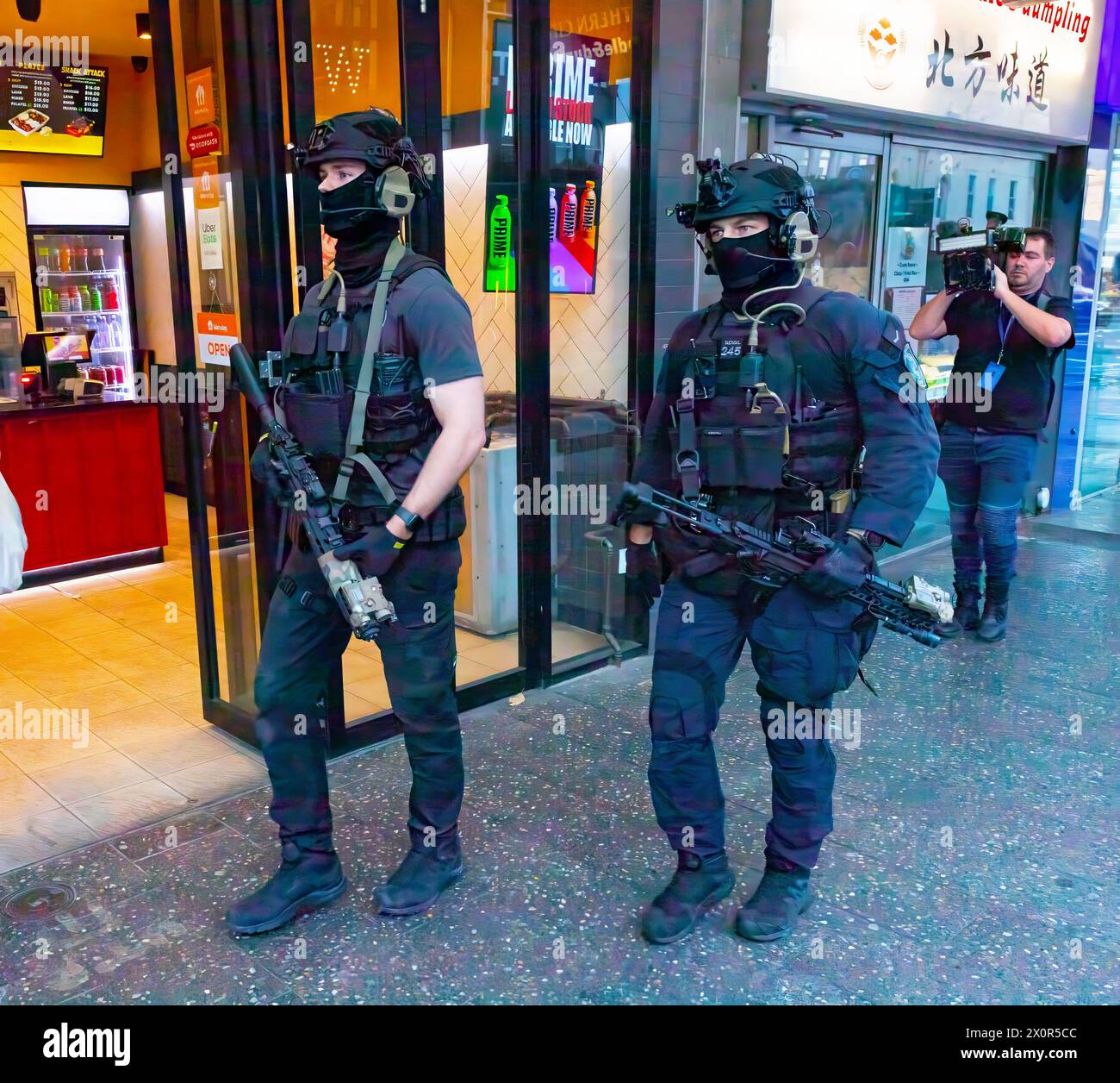 Sydney, Australia. 13 April 2024. A heavy police presence and lockdown has occurred at the Westfield shopping centre in Bondi Junction after a knife-wielding assassin attacked shoppers. Seven victims are confirmed dead, including the attacker, with another seven in critical condition in hospital. Credit: Robert Wallace / Wallace Media Network / Alamy Live News Stock Photo