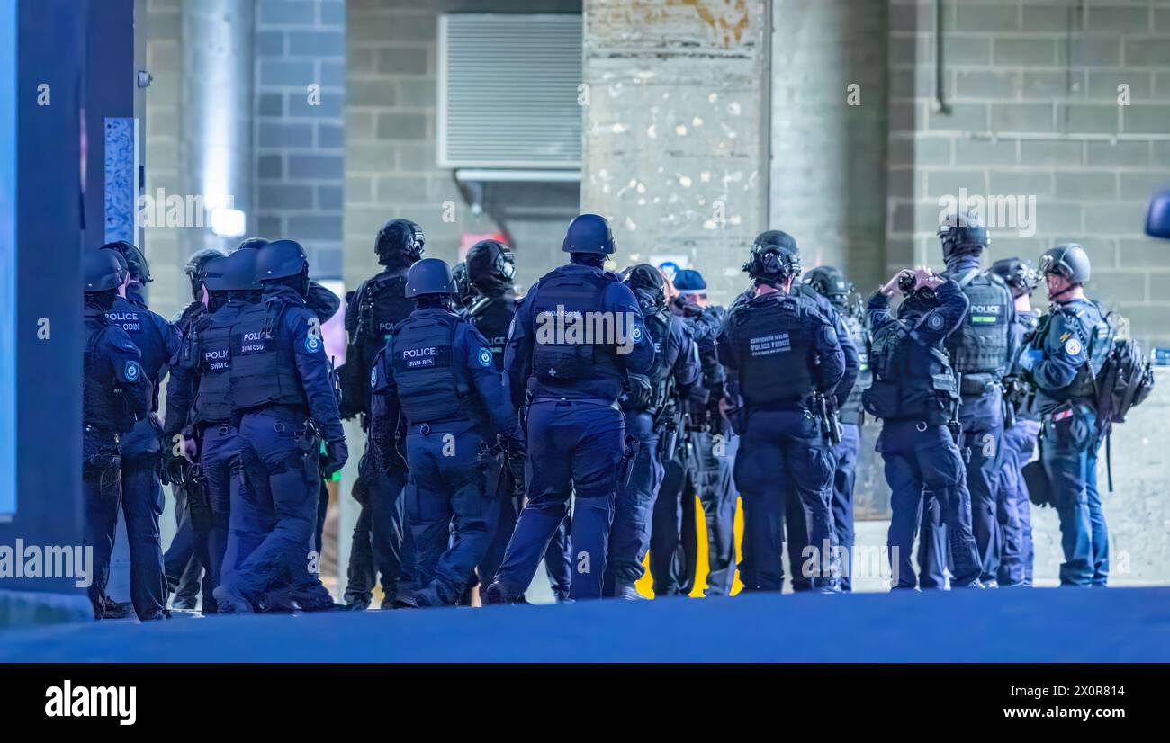 Sydney, Australia. 13 April 2024. A heavy police presence and lockdown has occurred at the Westfield shopping centre in Bondi Junction after a knife-wielding assassin attacked shoppers. Seven victims are confirmed dead, including the attacker, with another seven in critical condition in hospital. Credit: Robert Wallace / Wallace Media Network / Alamy Live News Stock Photo