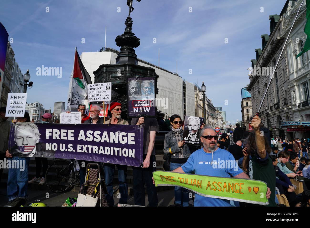 RECORD DATE NOT STATED Protest for Julian Assange at Piccadilly Circus in London Protest for Julian Assange at Piccadilly Circus in London. This week marks 5 years since his capture and incarceration. London England United Kingdom Copyright: xJoaoxDanielxPereirax Stock Photo