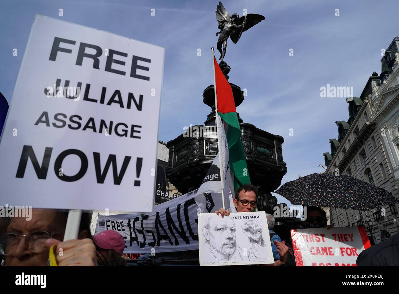 RECORD DATE NOT STATED Protest for Julian Assange at Piccadilly Circus in London Protest for Julian Assange at Piccadilly Circus in London. This week marks 5 years since his capture and incarceration. London England United Kingdom Copyright: xJoaoxDanielxPereirax Stock Photo