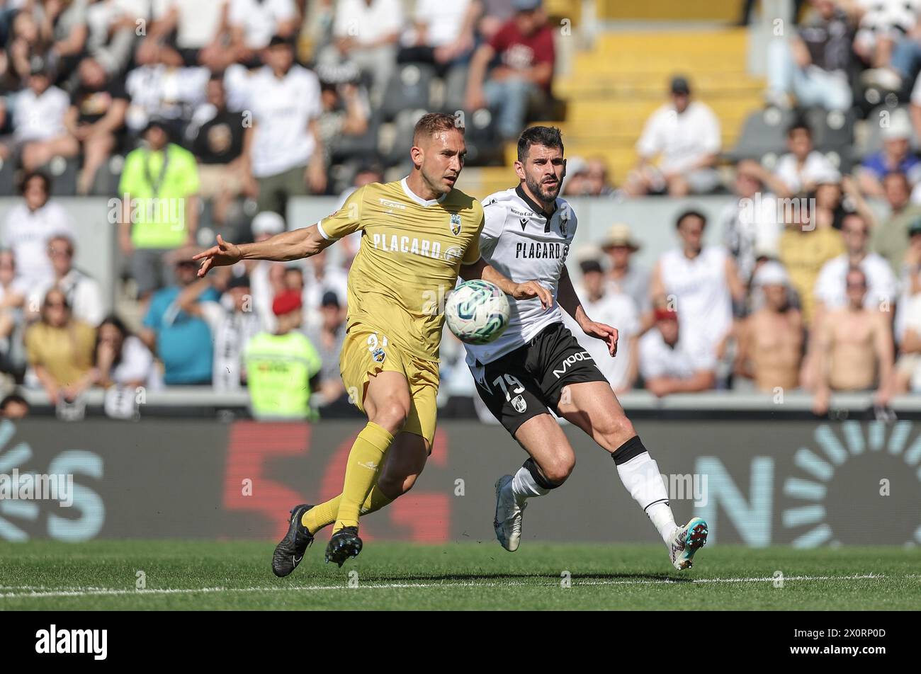 Guimarães, 04/13/2024 - Vitória Sport Clube hosted Sporting Clube Farense this afternoon at the D. Afonso Henriques Stadium in a game counting for the 29th round of the I League 2023/2024. Gonçalo Silva; Nélson Oliveira (Miguel Pereira/Global Imagens) Credit: Atlantico Press/Alamy Live News Stock Photo