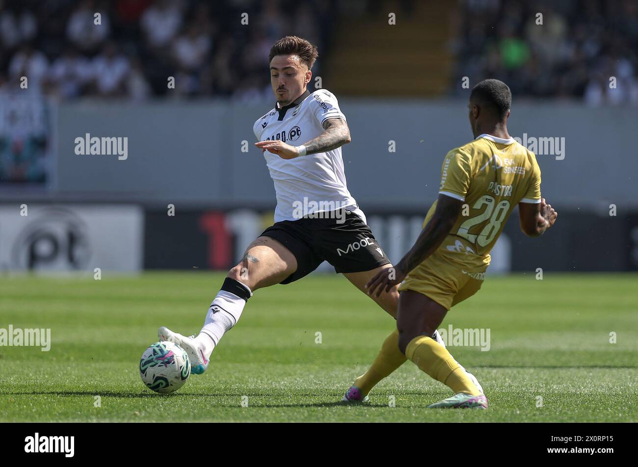 Guimarães, 04/13/2024 - Vitória Sport Clube hosted Sporting Clube Farense this afternoon at the D. Afonso Henriques Stadium in a game counting for the 29th round of the I League 2023/2024. João Mendes; Pastor (Miguel Pereira/Global Imagens) Credit: Atlantico Press/Alamy Live News Stock Photo