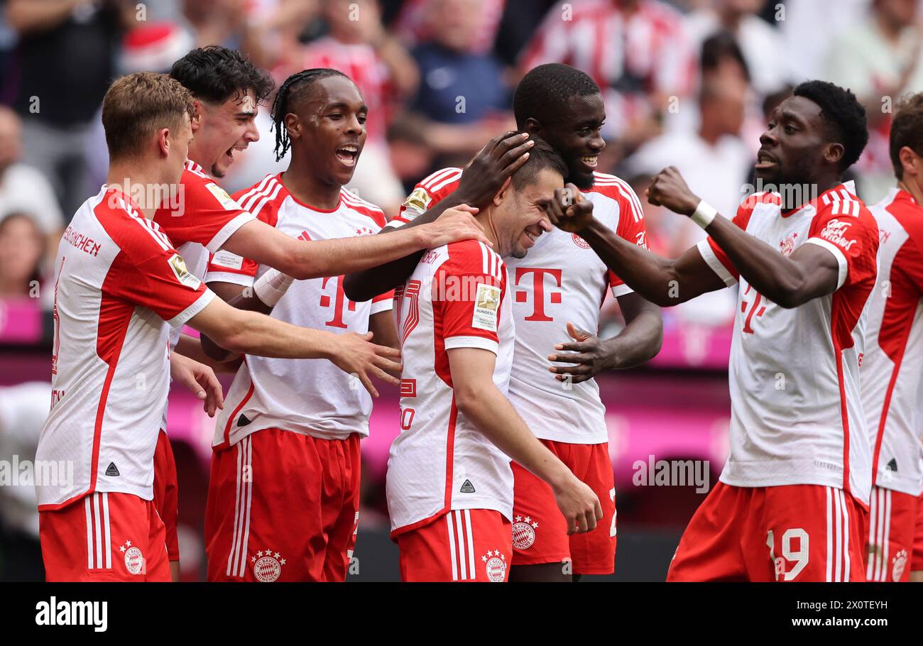 FC Bayern München Fußball Signature 2024/25 – Rot, Größe 5 – Offizieller Fanartikel Mit Spieler-Unterschriften – TPU-Material – Inkl. Vereinslogo FC Bayern München Fußball Signature 2024/25 – Rot, Größe 5 – Offizieller Fanartikel Mit Spieler-Unterschriften – TPU-Material – Inkl. Vereinslogo