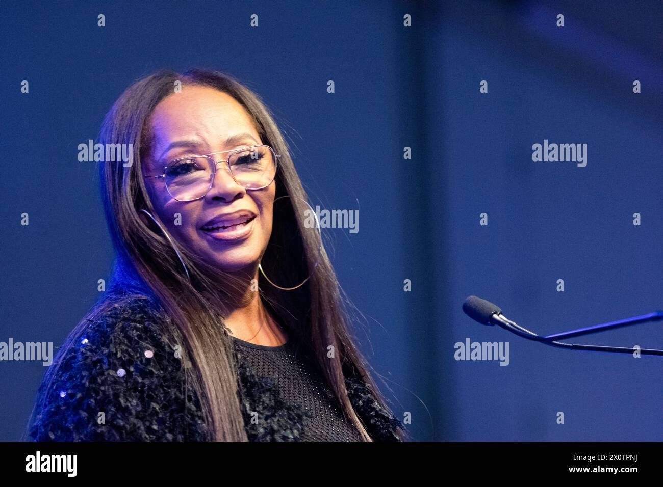 Wdas Host Jody watley grammy awards hi-res stock photography and images - Alamy