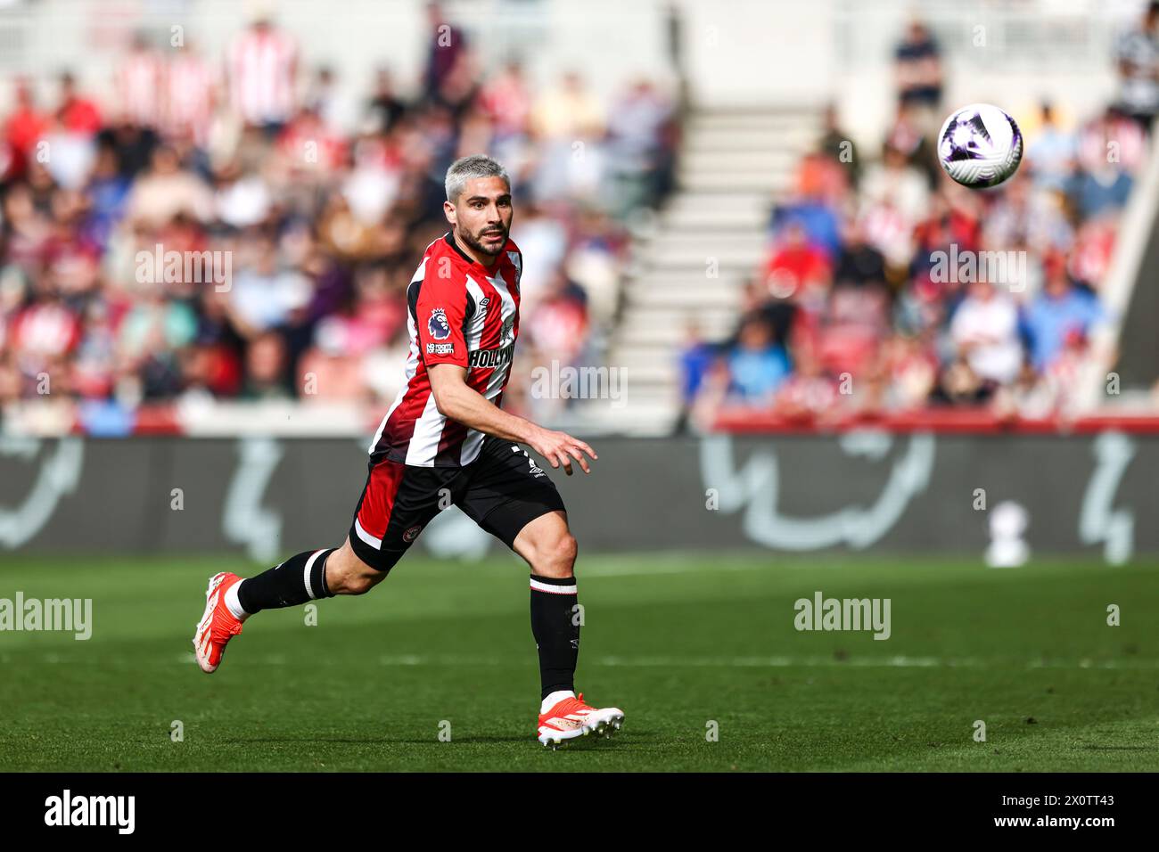 Neal Maupay of Brentford on the ball during the Premier League match between Brentford and Sheffield United at the Gtech Community Stadium, Brentford on Saturday 13th April 2024. (Photo: Tom West | MI News) Credit: MI News & Sport /Alamy Live News Stock Photo