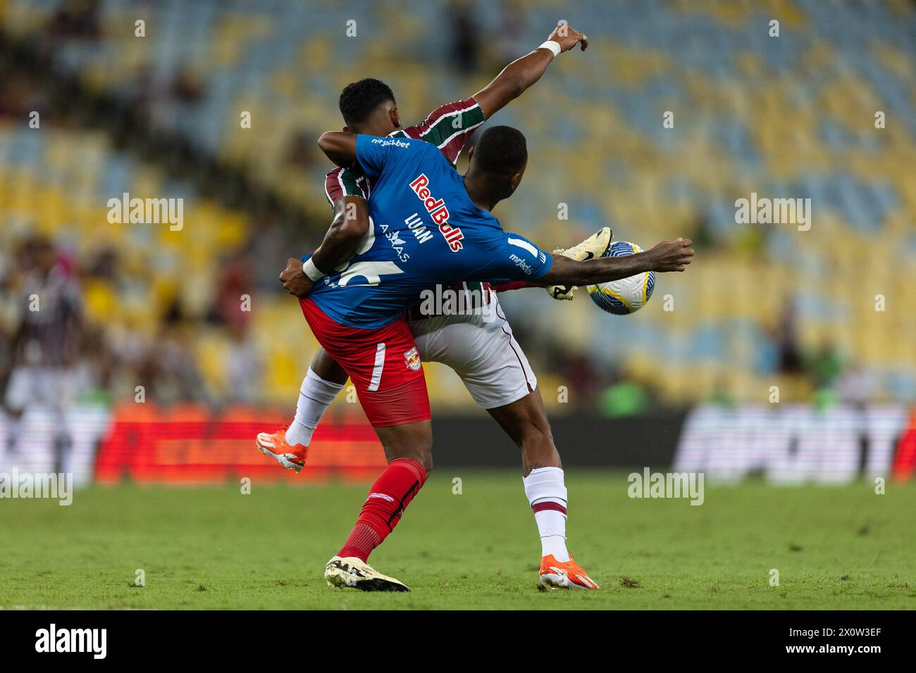 RIO DE JANEIRO, BRAZIL - APRIL 13: LUAN of Red Bull Bragantino battles ...