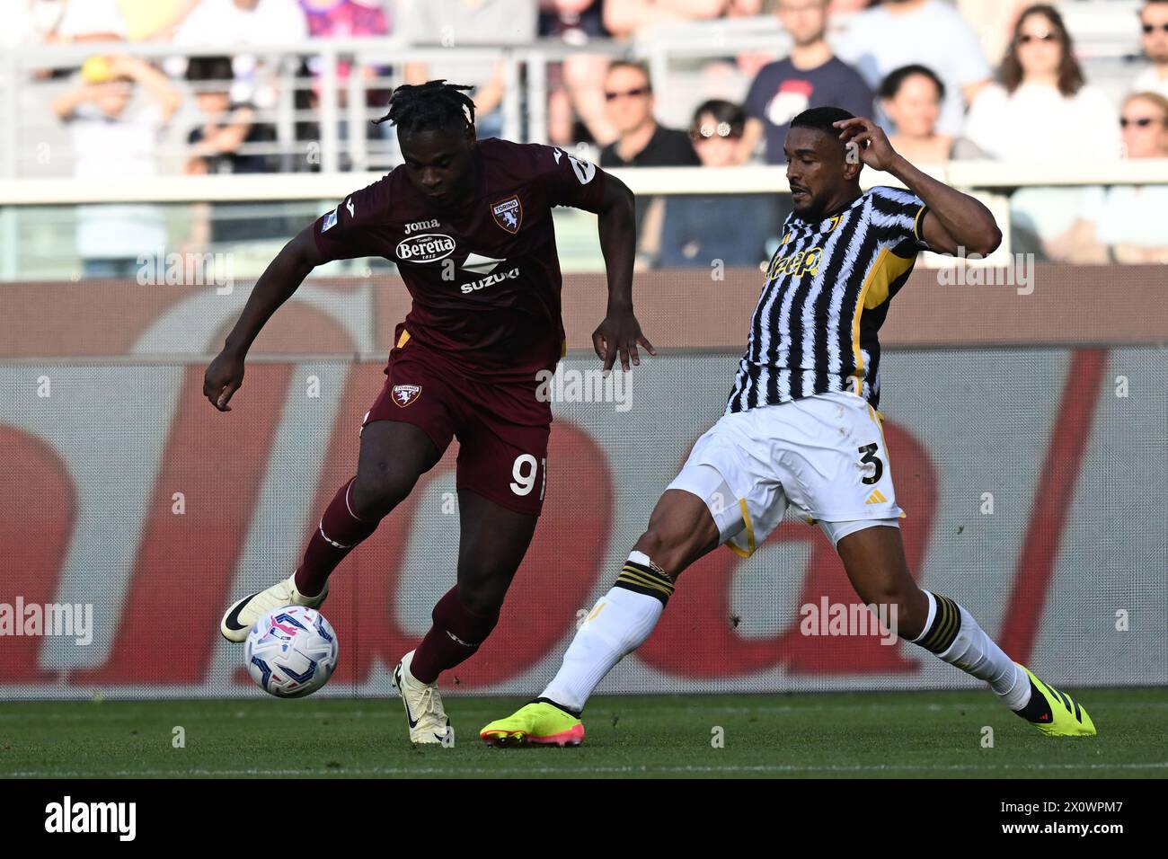 Duvan Zapata (Torino)Gleison Bremer (Juventus) during the Italian Serie A match between Torino 0-0 Juventus at Olimpic Stadium on April 013, 2024 in Torino, Italy. Credit: Maurizio Borsari/AFLO/Alamy Live News Stock Photo