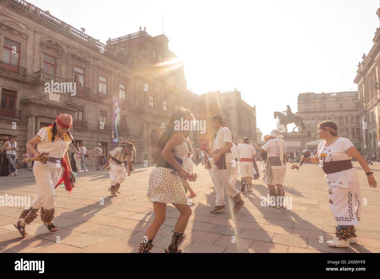 Aztec Calpulli Mexica dance hi-res stock photography and images - Alamy