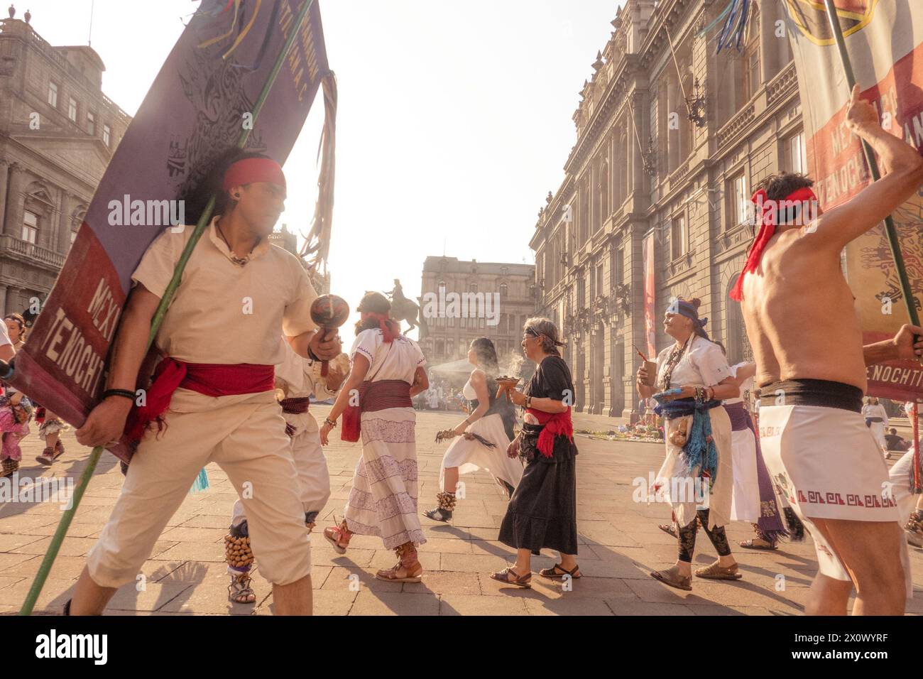 Aztec Calpulli Mexica dance hi-res stock photography and images - Alamy