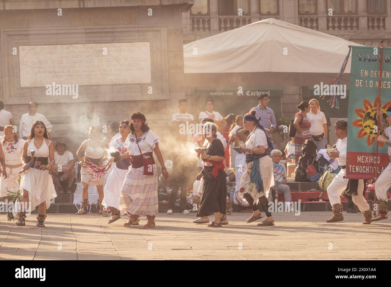 Aztec Calpulli Mexica dance hi-res stock photography and images - Alamy