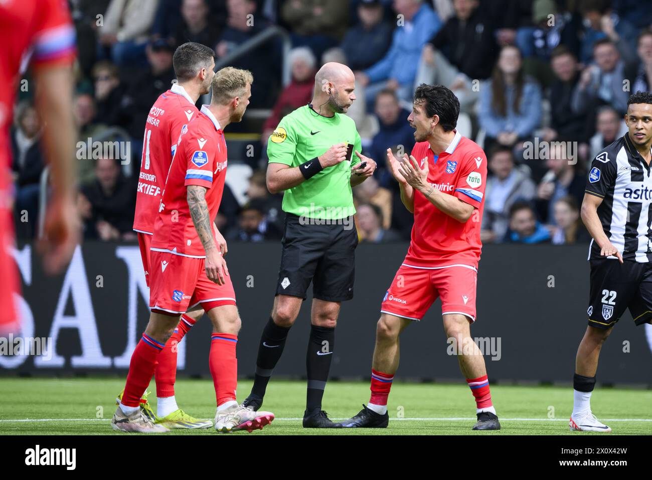 ALMELO - (l-r) referee Rob Dieperink, Thom Haye of SC Heerenveen during the Dutch Eredivisie match between Heracles Almelo and SC Heerenveen at the Erve Asito stadium on April 14, 2024 in Almelo, Netherlands. ANP COR LASKER Stock Photo