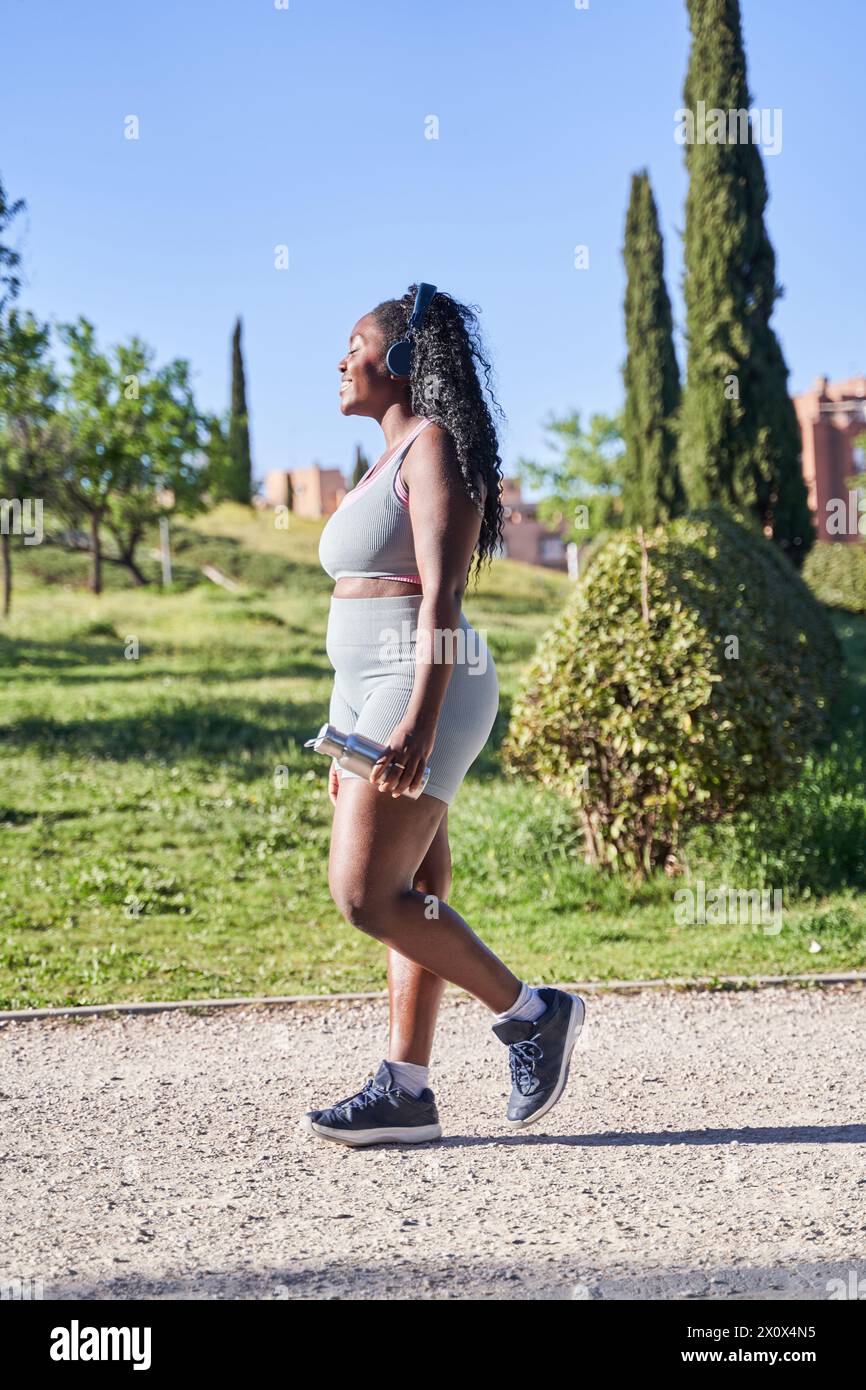 Curvy african american woman hi-res stock photography and images - Alamy