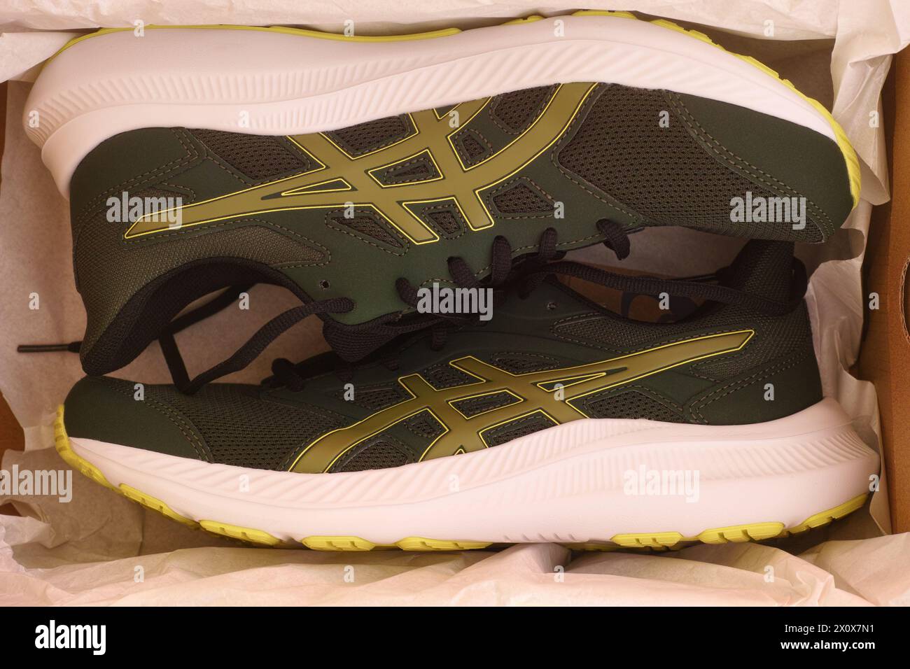 Green asics shoes hi-res stock photography and images - Alamy