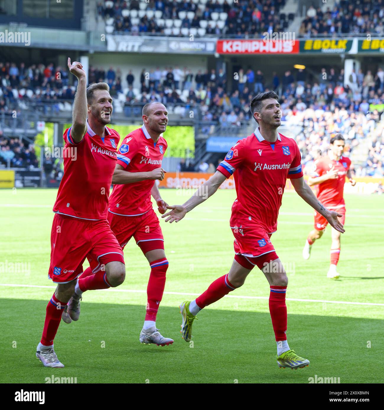 ALMELO - (l-r) during the Dutch Eredivisie match between Heracles Almelo and sc Heerenveen at the Erve Asito stadium on April 14, 2024 in Almelo, Netherlands. ANP COR LASKER Stock Photo