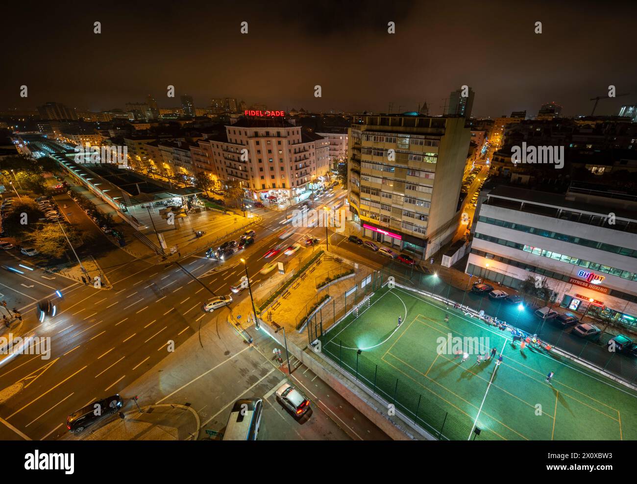 Lissabon, Avenida de Roma, Stadtbild mit Fußballplatz Stock Photo