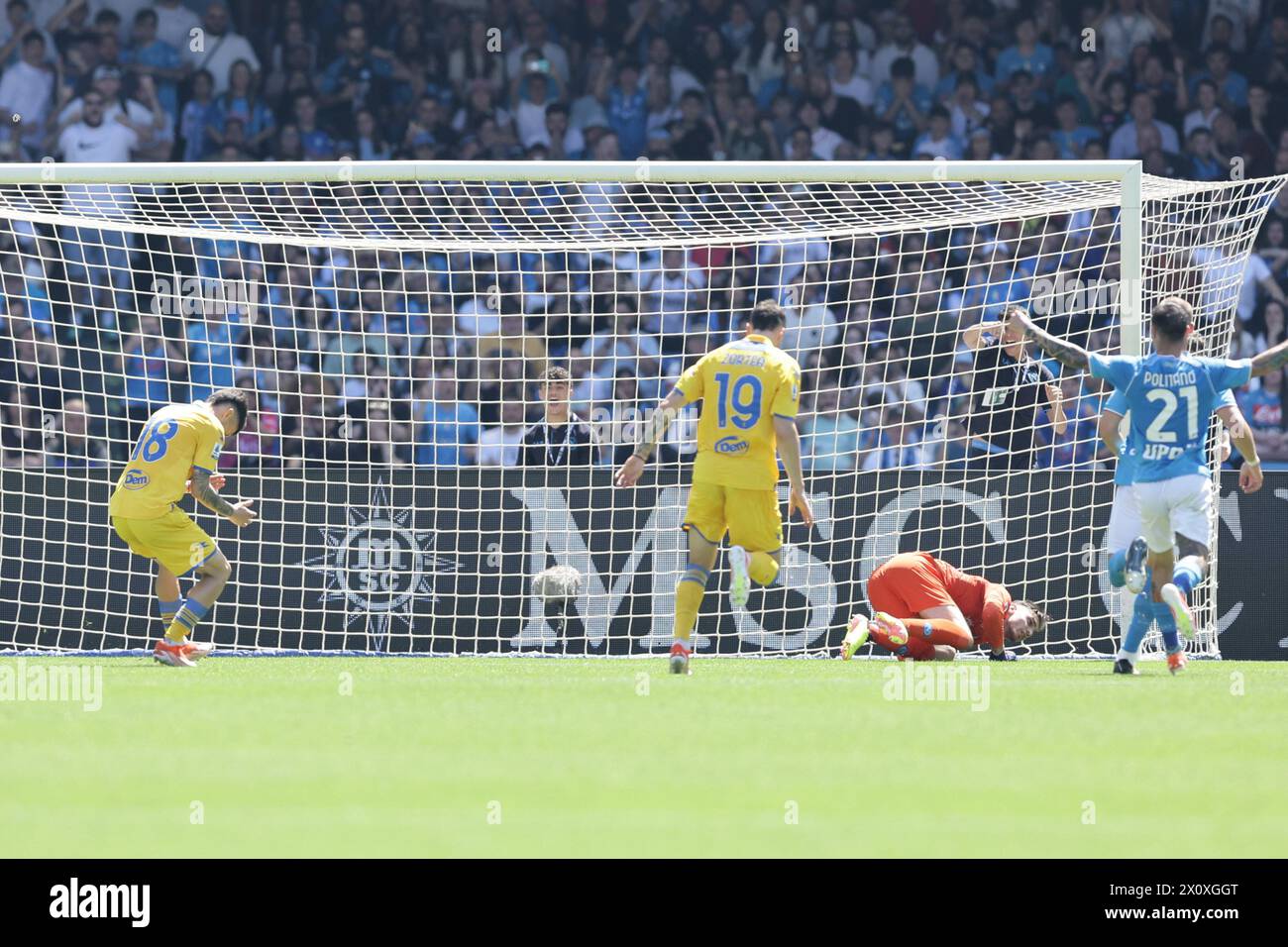 Frosinone's Argentinian forward Matias Soule misses the penalty kick parried by SSC Napoli's Italian goalkeeper Alex Meret  during the Serie A football match between SSC Napoli and Frosinone at the Diego Armando Maradona Stadium in Naples, southern Italy, on April 14, 2024. Stock Photo