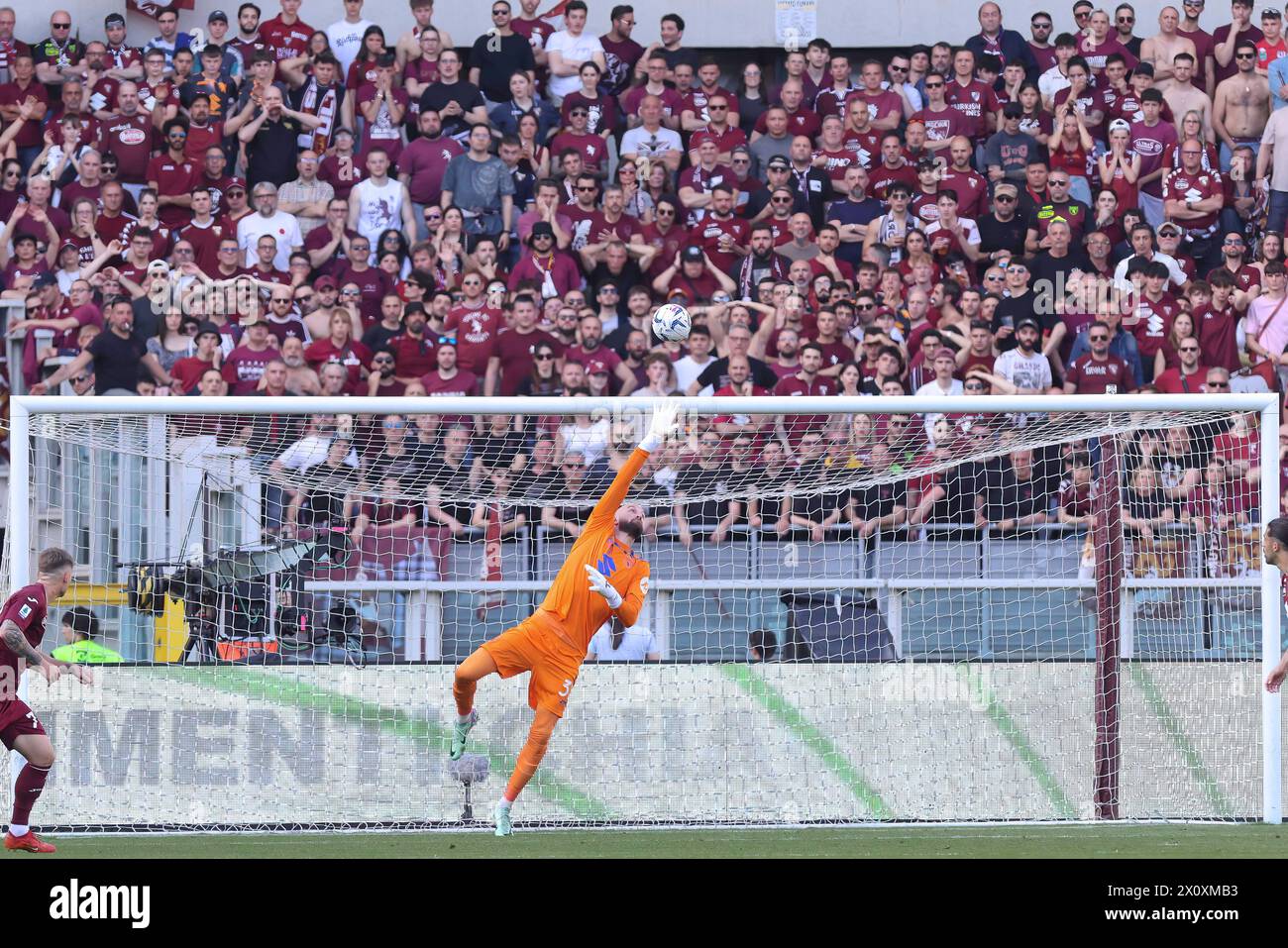 Turin, Italy. 14th Apr, 2024. Italy, Turin, apriI 13 2024: good save in the first half during soccer game Torino FC vs Juventus FC, Serie A 2023-2024 day 32 at Olimpico StadiumTorino FC vs Juventus FC, Lega Calcio Serie A Tim 2023/2024 day 32 at Olimpico Stadium Grande Torino (Photo by Fabrizio Andrea Bertani/Pacific Press) Credit: Pacific Press Media Production Corp./Alamy Live News Stock Photo