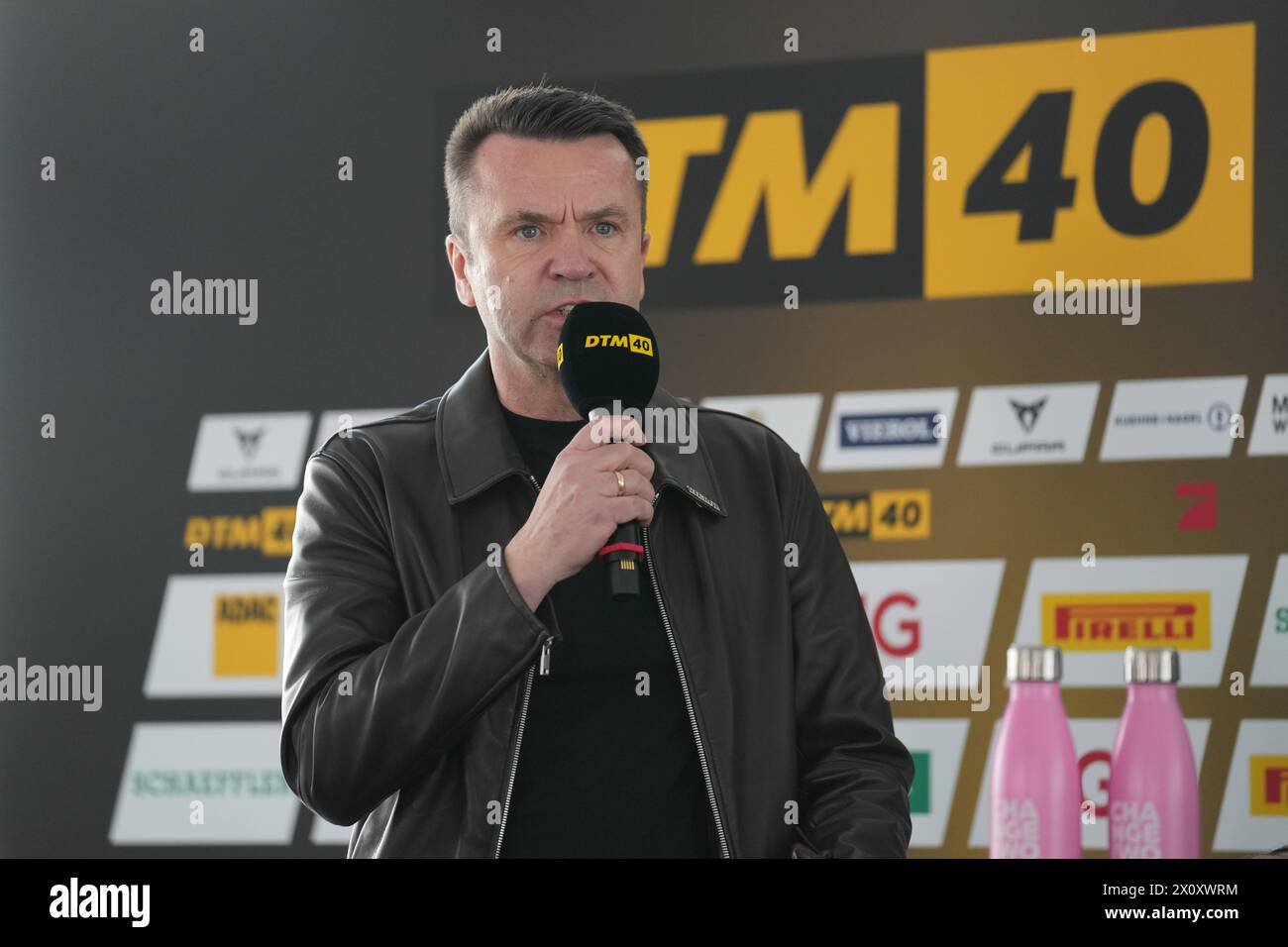 DTM-Testfahrten auf dem Hockenheimring. 10.04.2024 Vertriebsvorstand der Vierol AG Ulf Koschig bei den DTM-Testfahrten auf dem Hockenheimring Hockenheim Hockenheimring Baden-Württemberg *** DTM test drives at the Hockenheimring 10 04 2024 Chief Sales Officer of Vierol AG Ulf Koschig at the DTM test drives at the Hockenheimring Hockenheim Hockenheimring Baden Württemberg Stock Photo