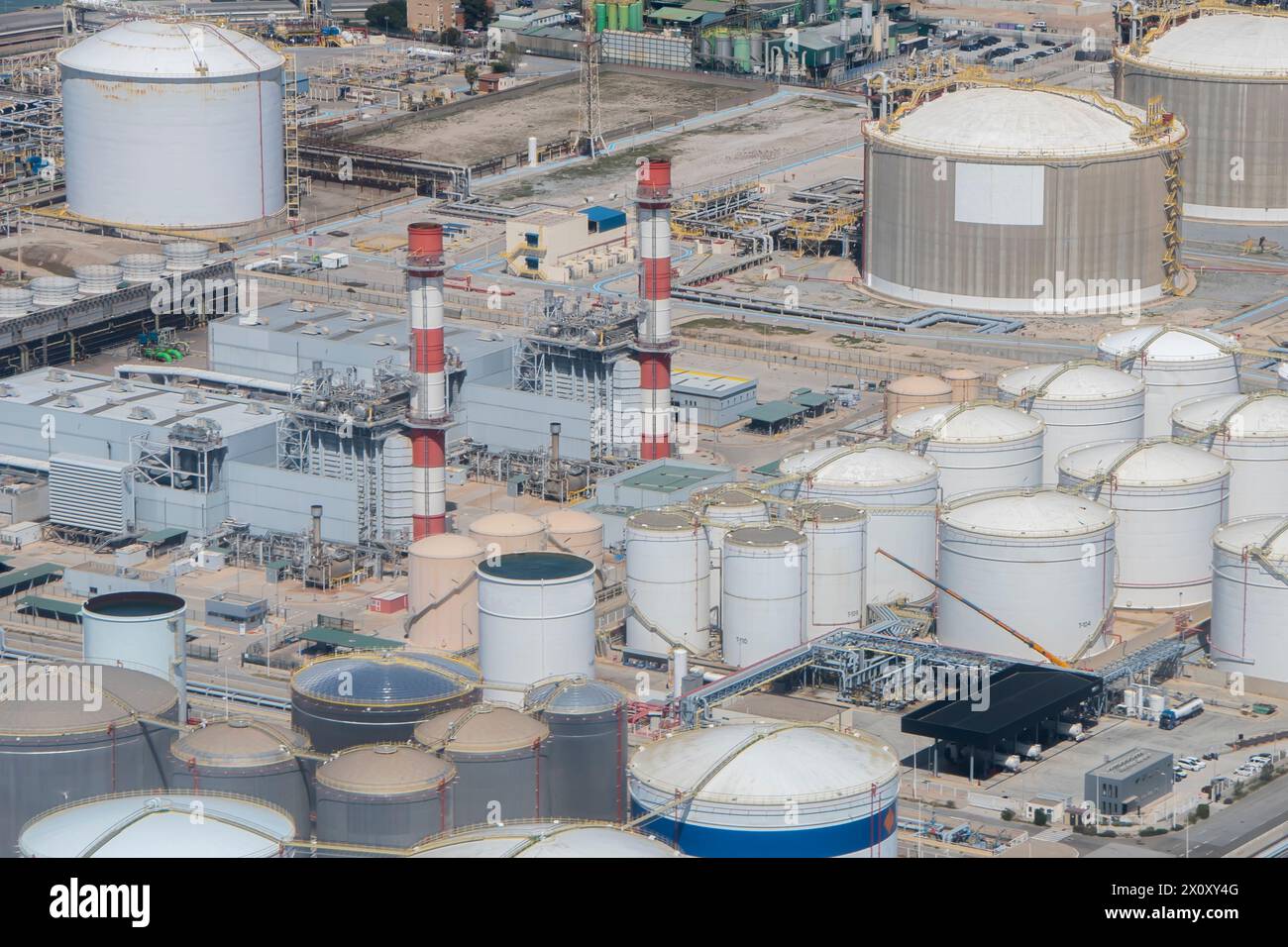 Top view of the oil refinery and petrochemical plant, oil and gas processing and storage tanks, industrial area. Stock Photo