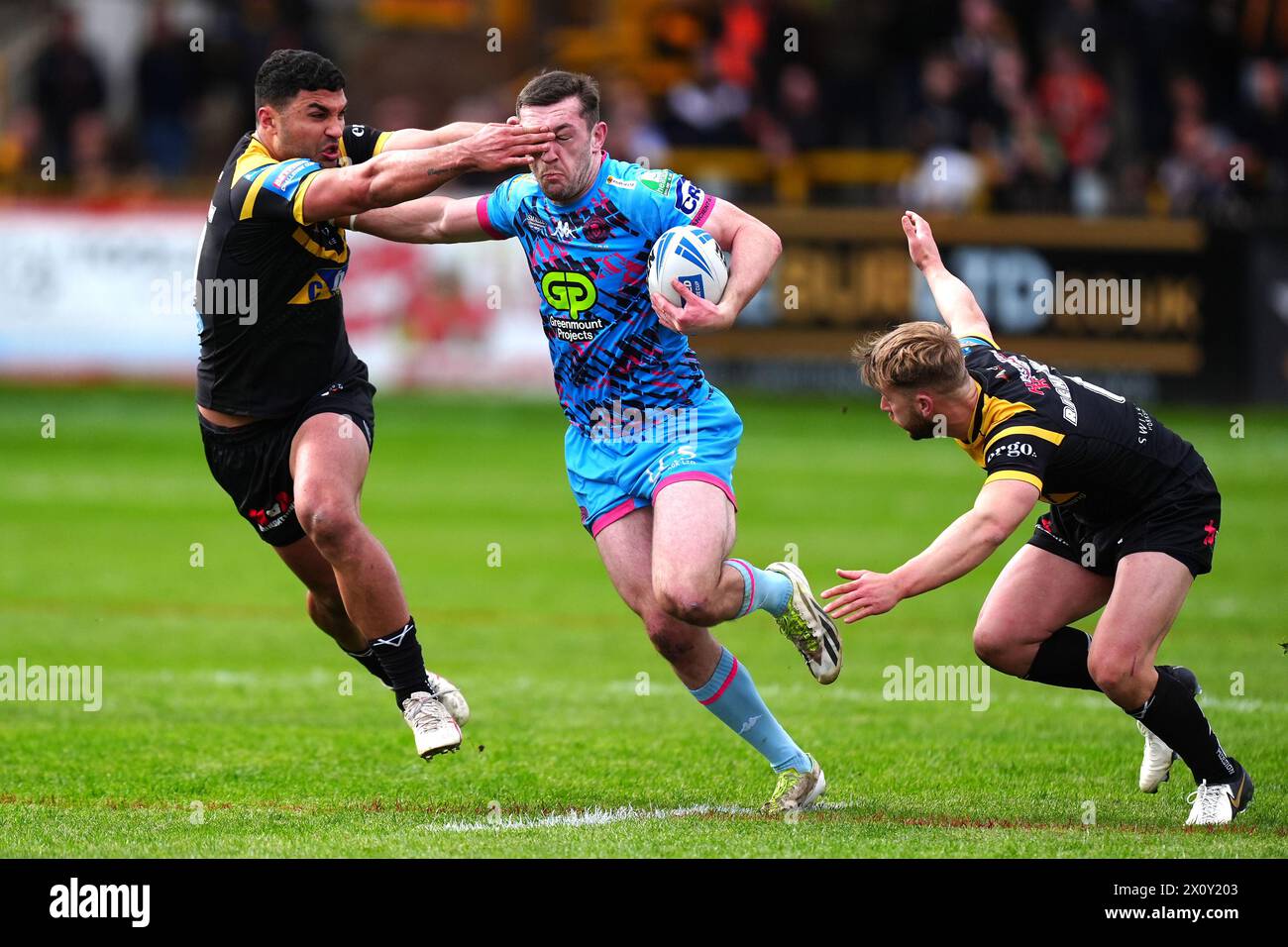 Wigan Warriors' Jake Wardle (centre) gets past Castleford Tigers' Ellie El-Zakhem and Danny Richardson to score his side's tenth try of the game during the Betfred Challenge Cup quarter-final match at The Mend-A-Hose Jungle, Castleford. Picture date: Sunday April 14, 2024. Stock Photo