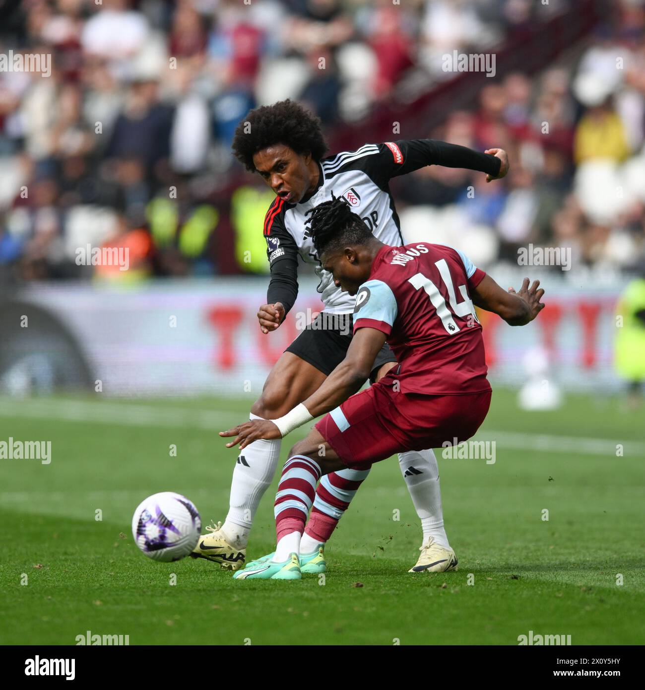 London, England on 14 April 2024. Mohammed Kudus of West Ham United and Willian Borges da Silva of Fulham FCc challenge during the Premier League match between West Ham United and Fulham at the London Stadium, Queen Elizabeth Olympic Park, London, England on 14 April 2024. Photo by Phil Hutchinson. Editorial use only, license required for commercial use. No use in betting, games or a single club/league/player publications. Credit: UK Sports Pics Ltd/Alamy Live News Stock Photo