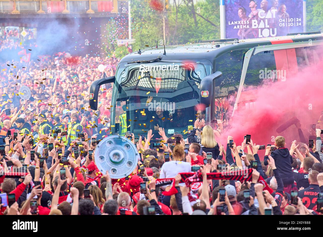 Team arrival  with Xabi Alonso in the teambus with celebrating fans before the match  BAYER 04 LEVERKUSEN - SV WERDER BREMEN    on April 14, 2024 in Leverkusen, Germany. Season 2023/2024, 1.Bundesliga,, matchday 29, 29.Spieltag  Photographer: ddp images / star-images      - DFL REGULATIONS PROHIBIT ANY USE OF PHOTOGRAPHS as IMAGE SEQUENCES and/or QUASI-VIDEO - Stock Photo