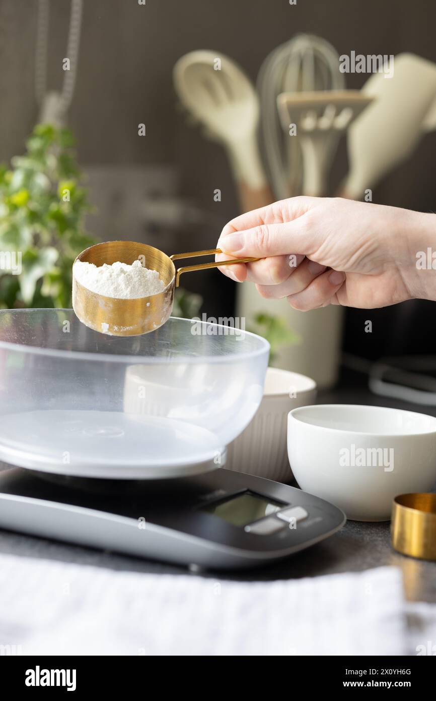 Balance Using Spoon hand of woman holding measuring spoon with flour Stock Photo - Alamy
