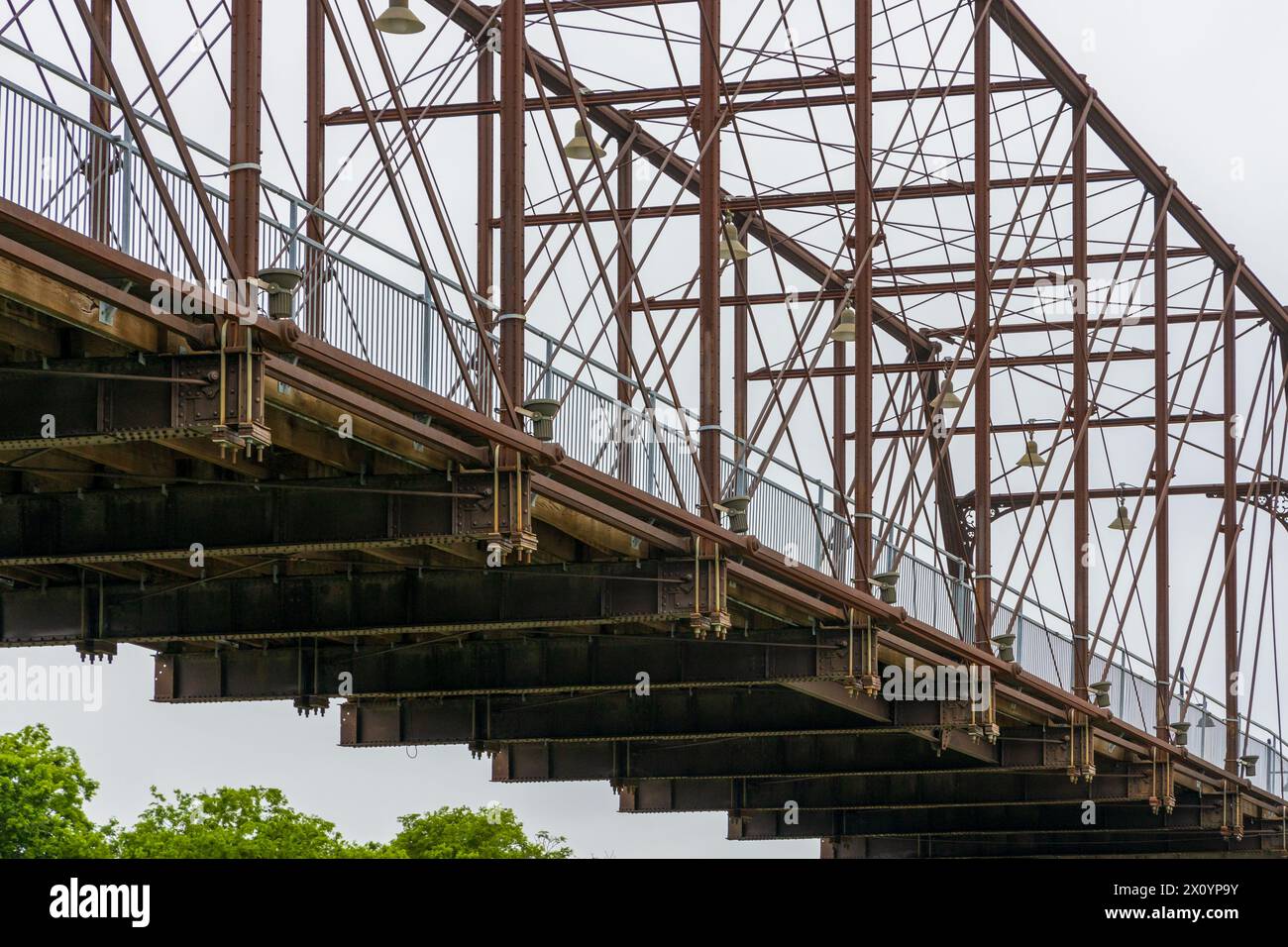 Hays Street pedestrian bridge in San Antonio, Texas Stock Photo - Alamy