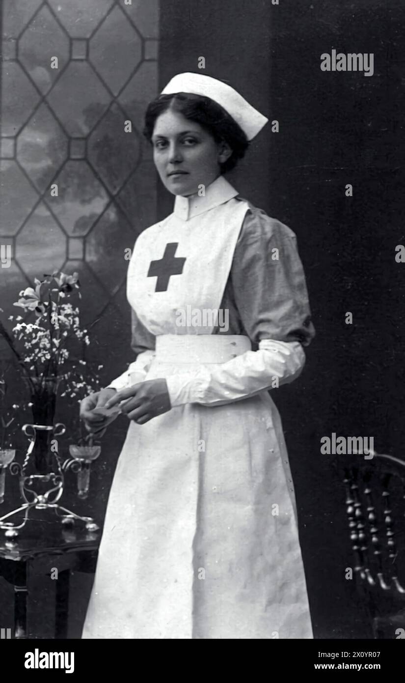 Violet Constance Jessop (1887 – 1971) Irish-Argentine ocean liner stewardess and nurse in the early 20th century, survivor of the sinking of both the RMS Titanic in 1912 and her sister ship the HMHS Britannic in 1916 Stock Photo