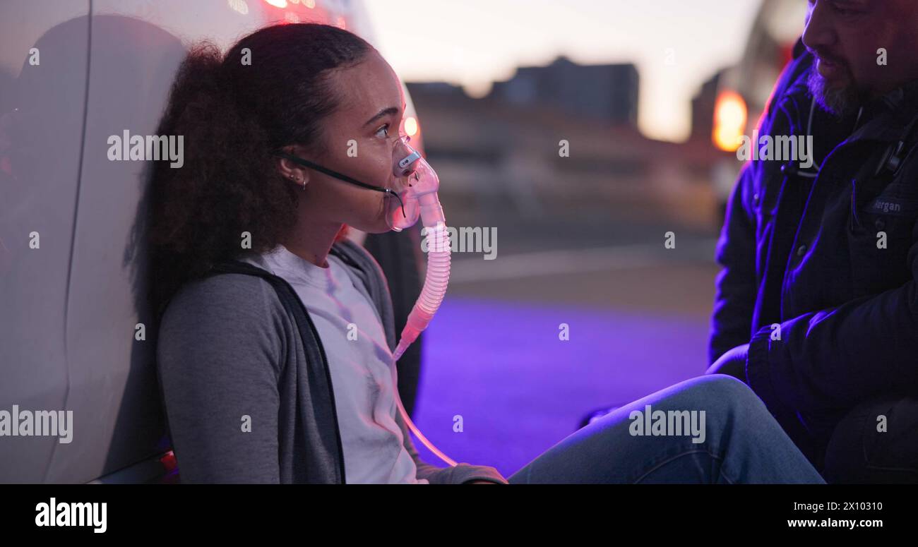 Breathing mask medical nurse hi-res stock photography and images - Alamy