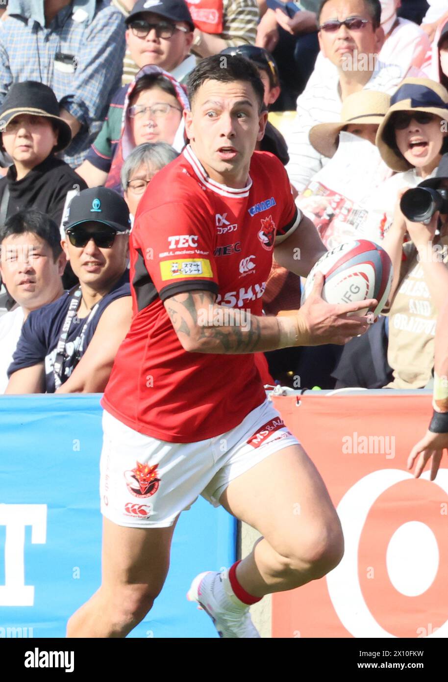 Tokyo, Japan. 14th Apr, 2024. Toshiba Brave Lupus Tokyo full back Michael Collinsl carries the ball during a Japan Rugby League One match against Kobelco Kobe Steelers at the Prince Chichibu rugby stadium in Tokyo on Sunday, April 14, 2024. Brave Lupus and Steelers drew the game 40-40. (photo by Yoshio Tsunoda/AFLO) Credit: Aflo Co. Ltd./Alamy Live News Stock Photo