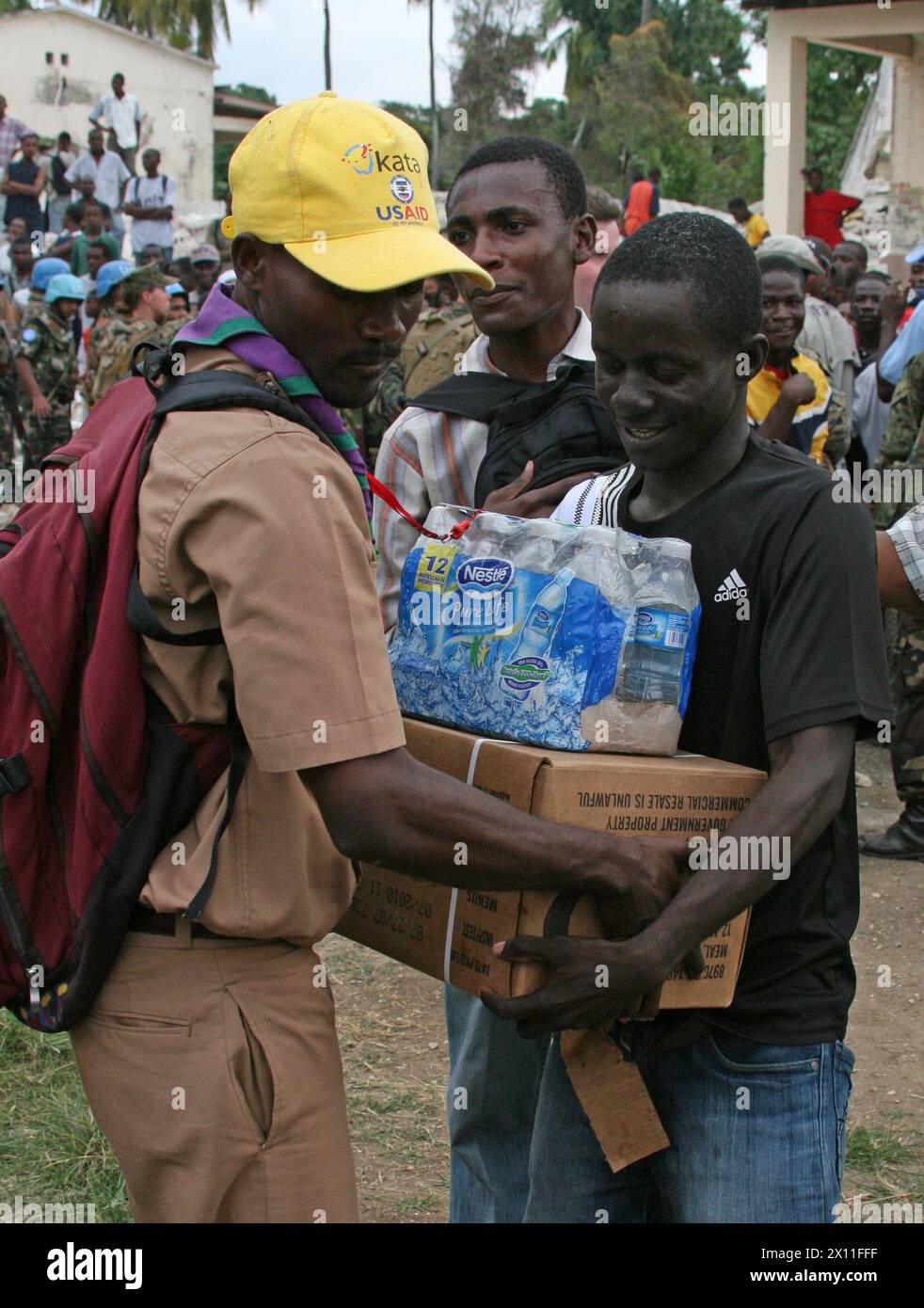 Water distribution in haiti hi-res stock photography and images - Alamy