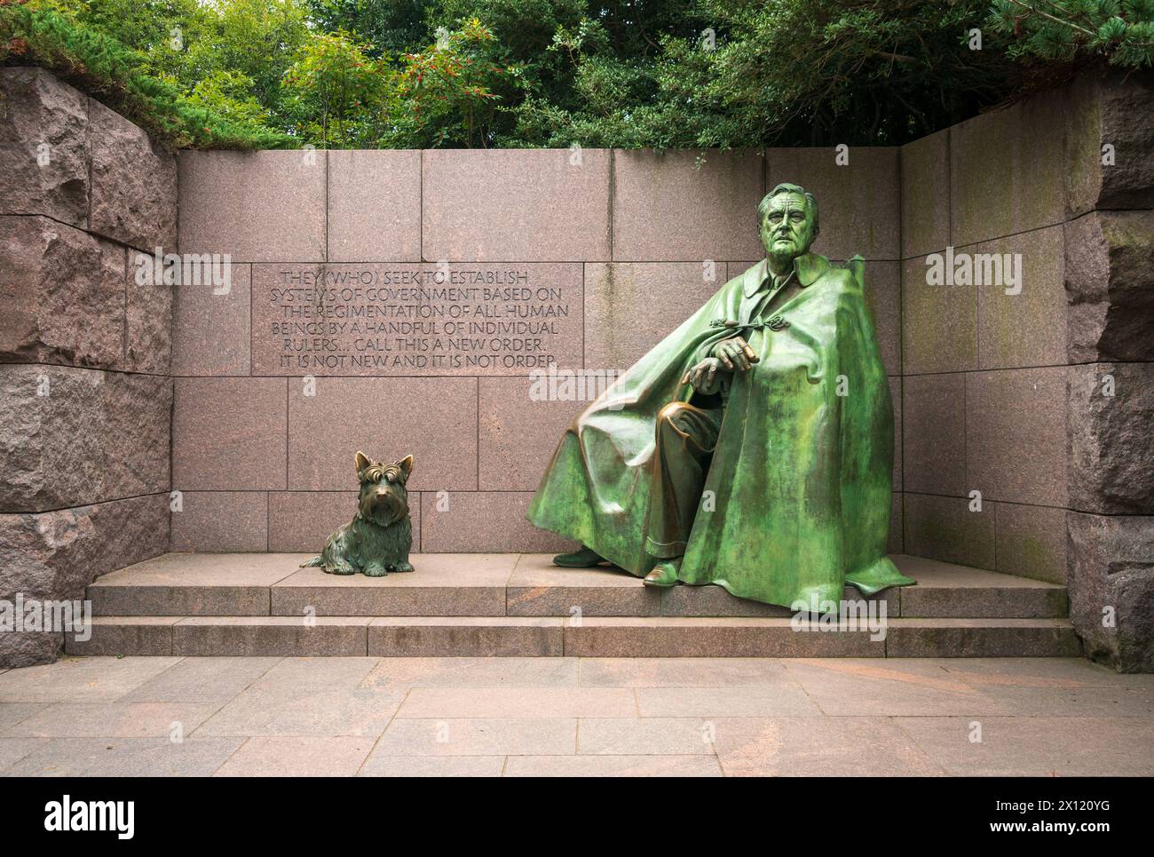 Neil Estern's sculpture of Franklin Roosevelt and his dog Fala at the Franklin Delano Roosevelt Memorial, Presidential memorial in Washington D.C., US Stock Photo