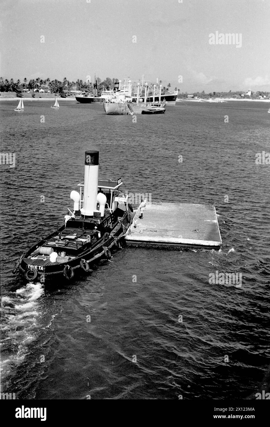 Boat barge tug tugboat Black and White Stock Photos & Images - Alamy